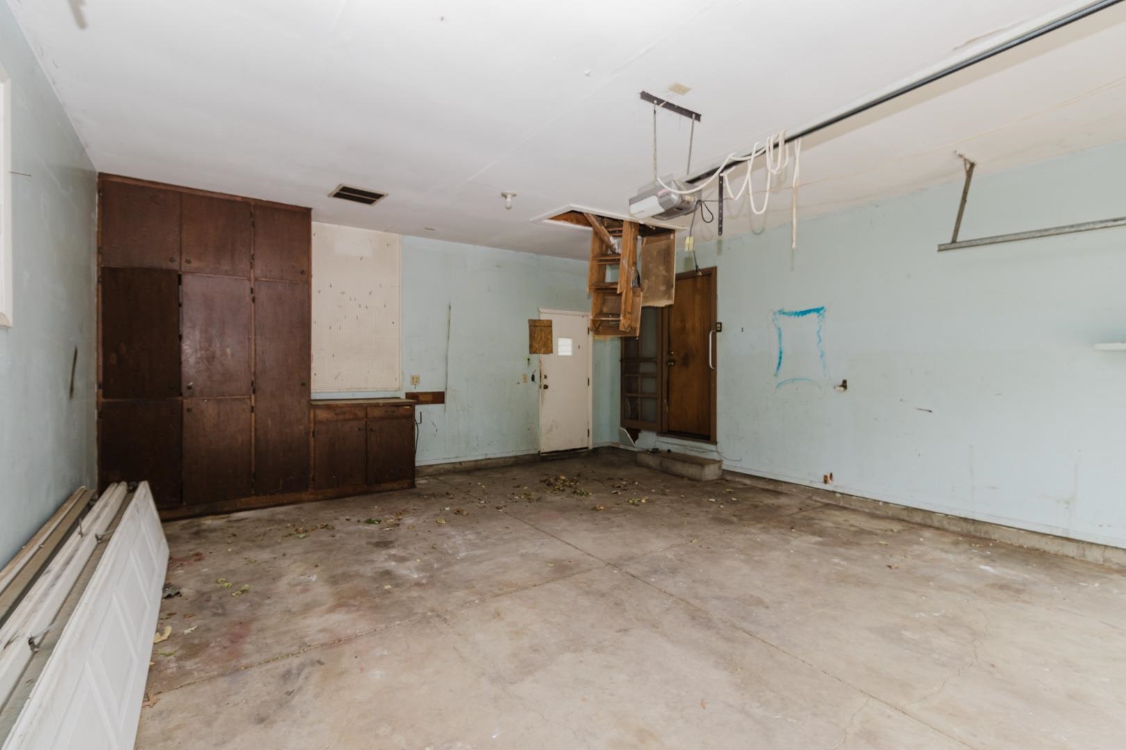 1269 N Wood Ave Property Photo 30