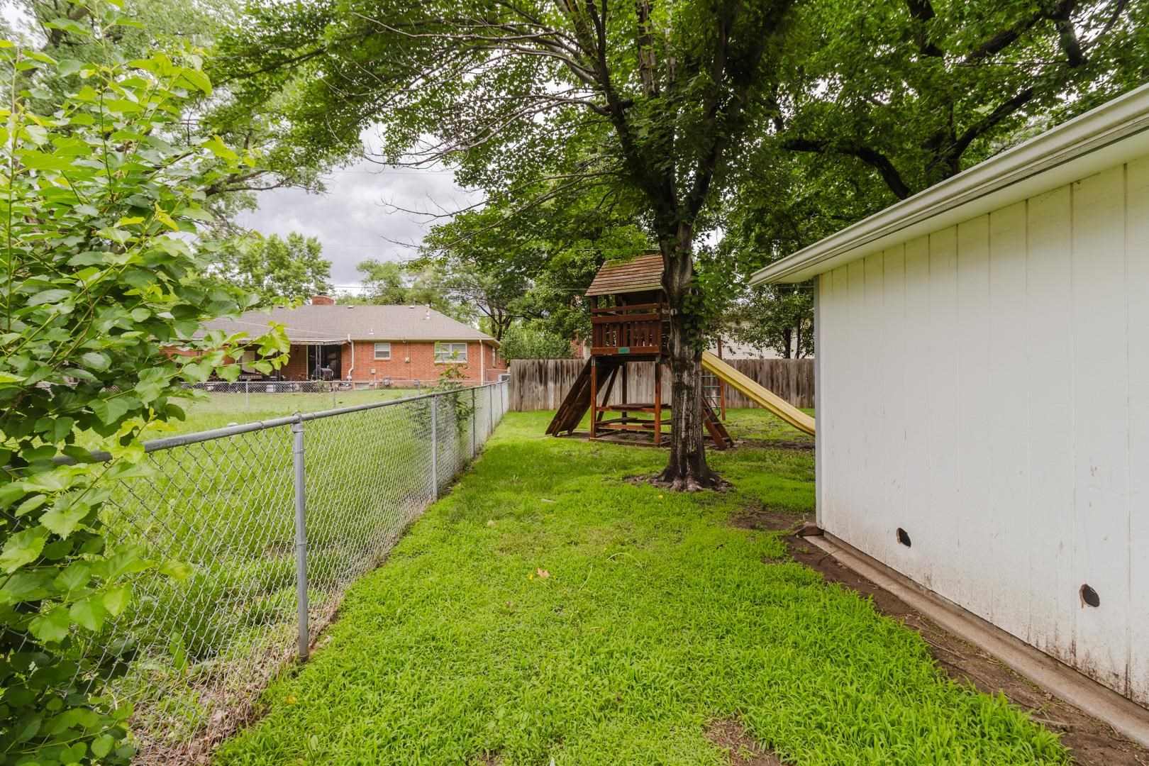 1269 N Wood Ave Property Photo 33