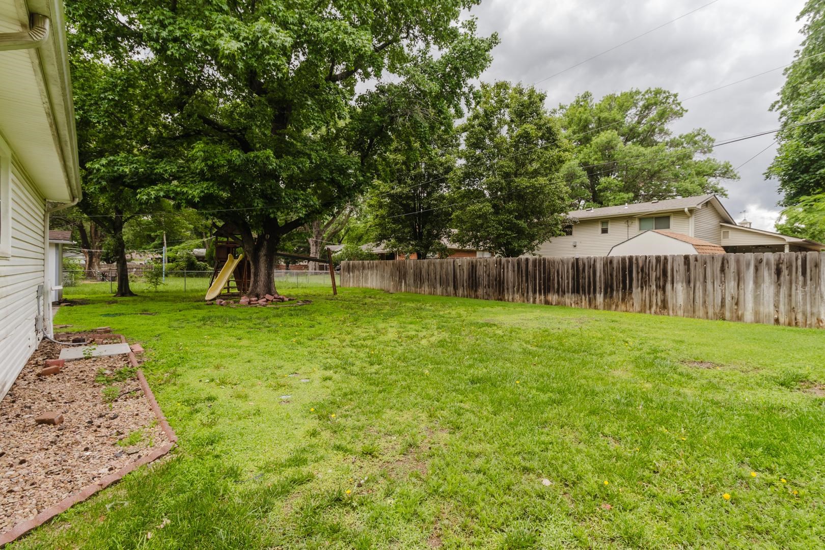 1269 N Wood Ave Property Photo 35