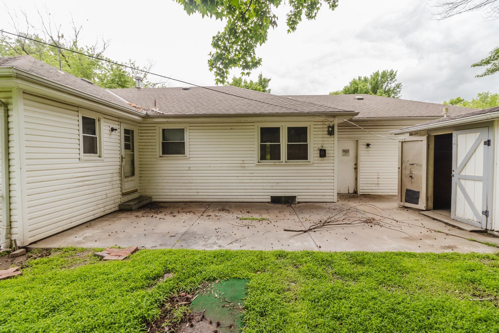 1269 N Wood Ave Property Photo 36