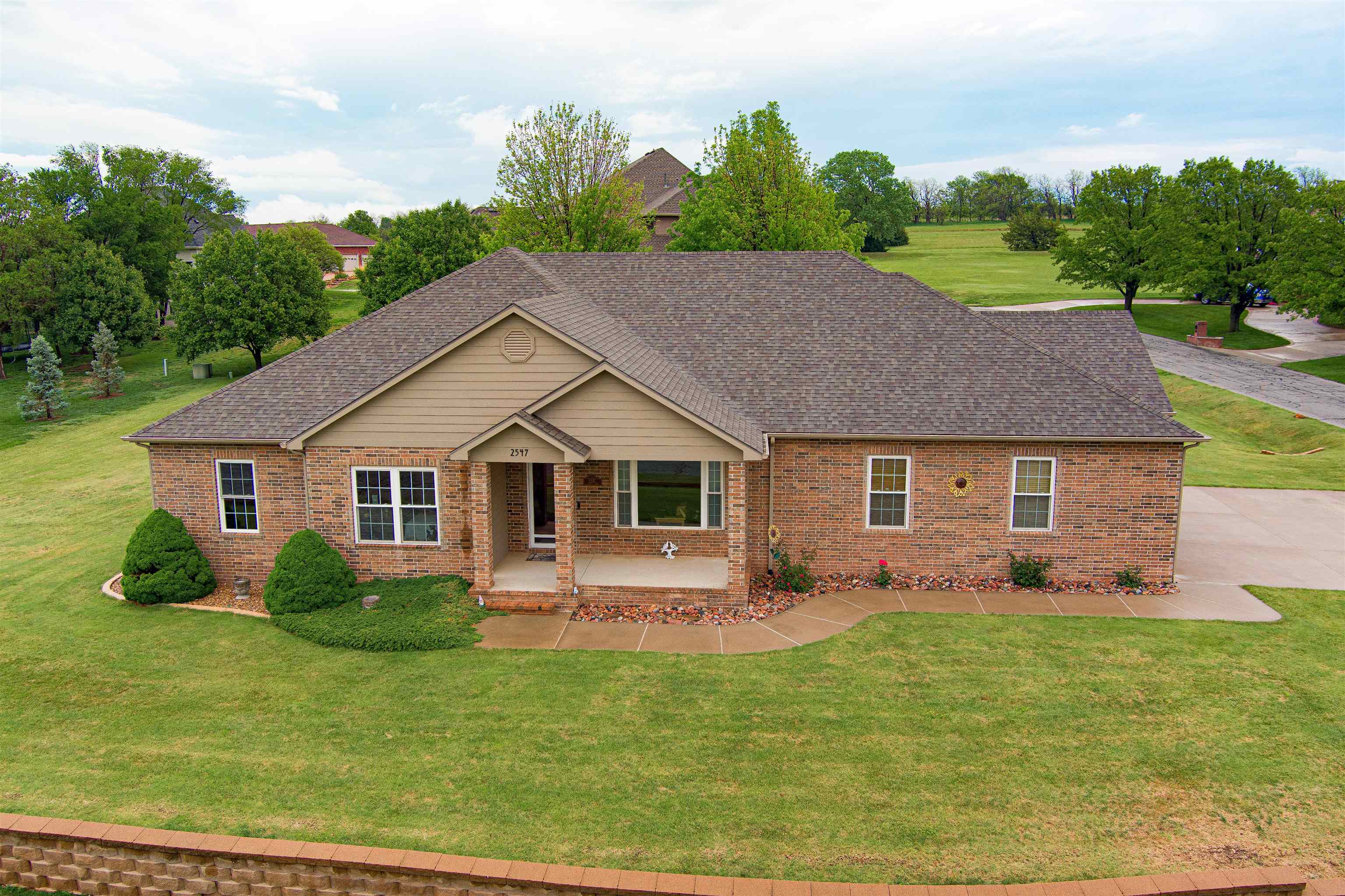 2547 Dundee Ln Property Photo 1