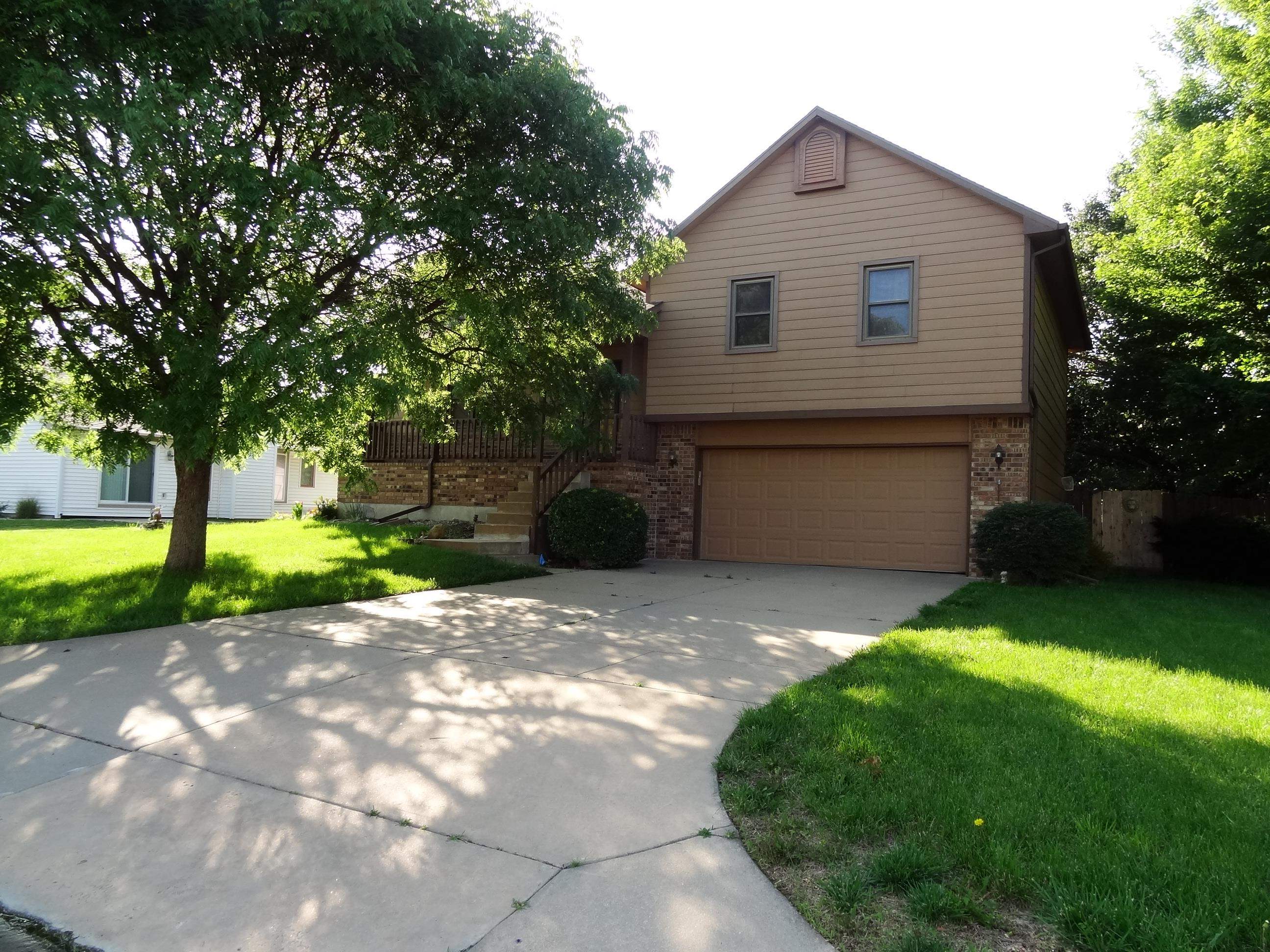 9412 E Clark Property Photo 1