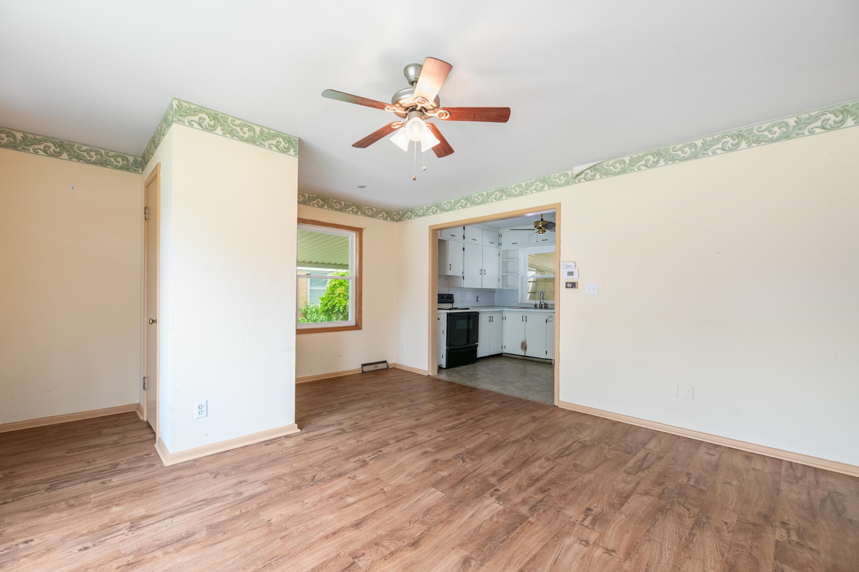 1820 S Pinecrest St Property Photo 4