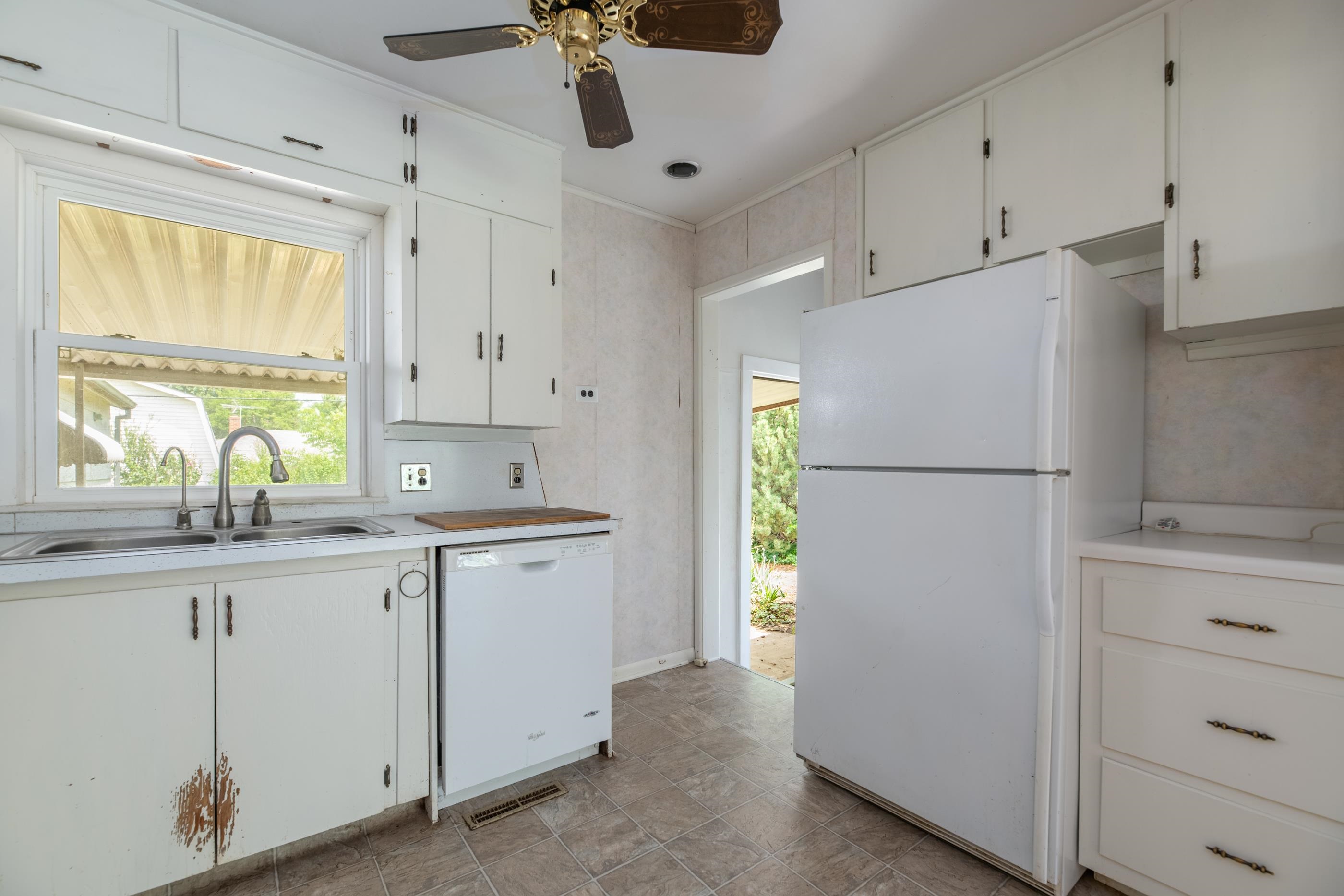 1820 S Pinecrest St Property Photo 6