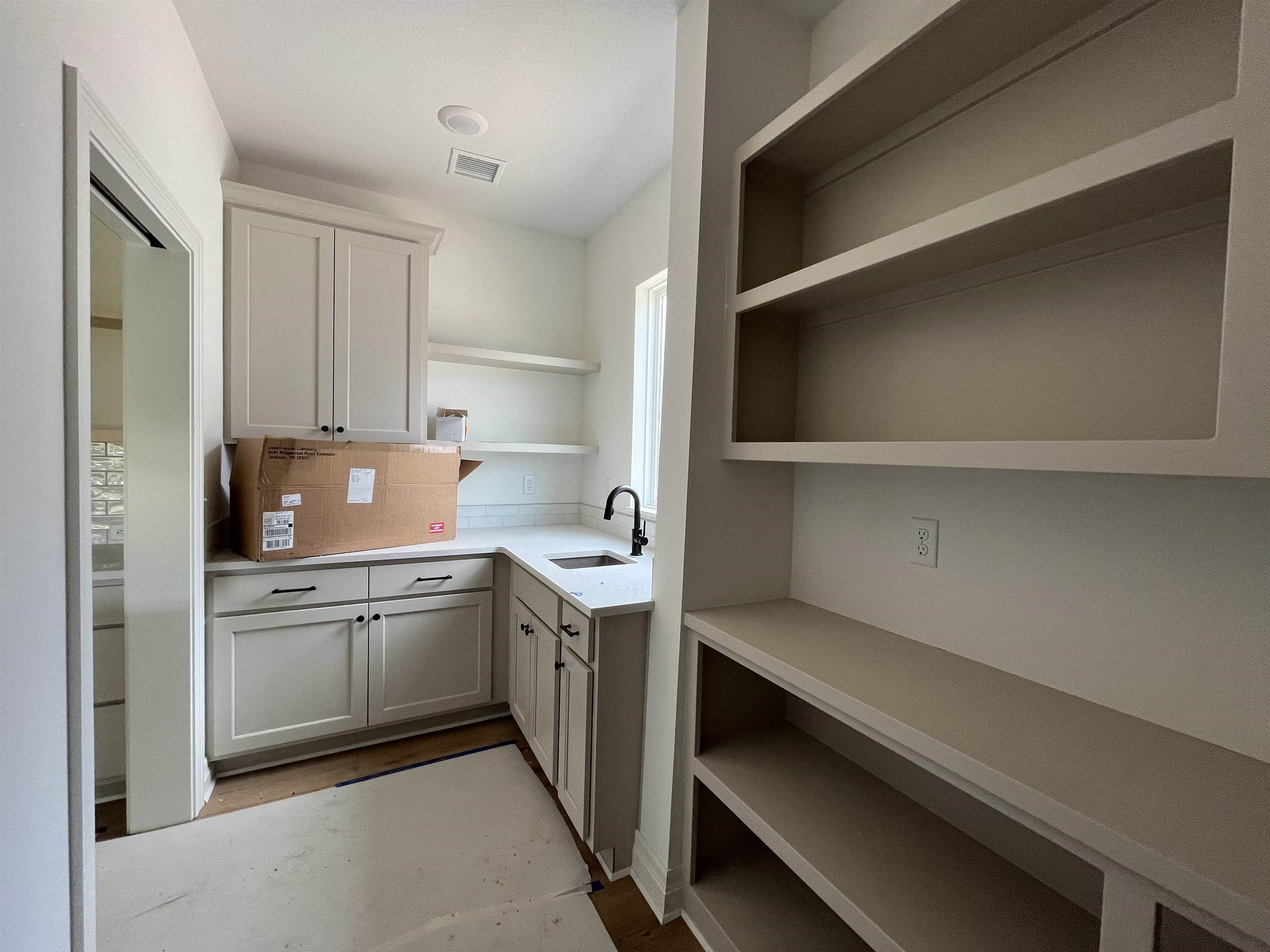 1630 N Forestview St Property Photo 6
