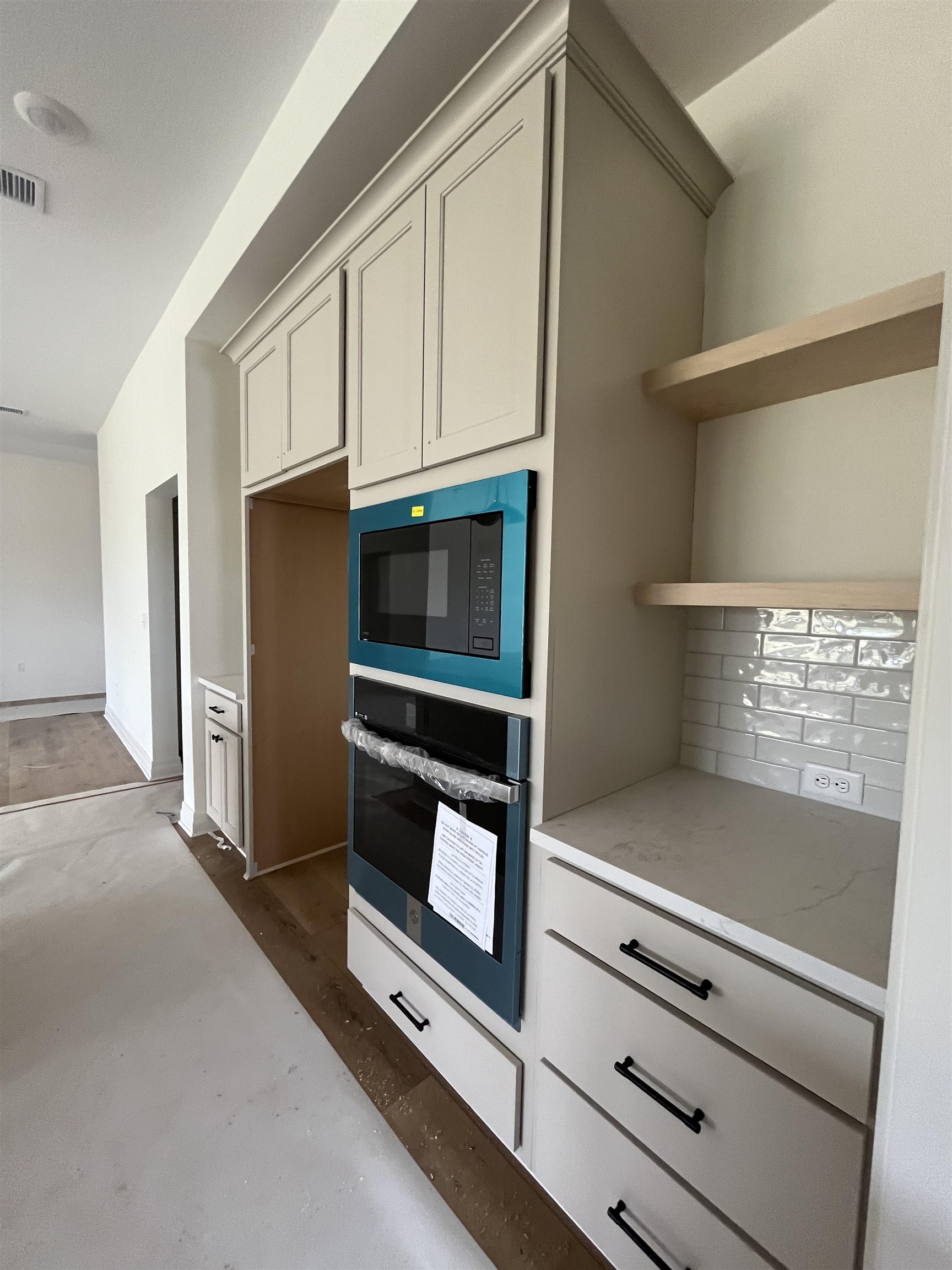 1630 N Forestview St Property Photo 8