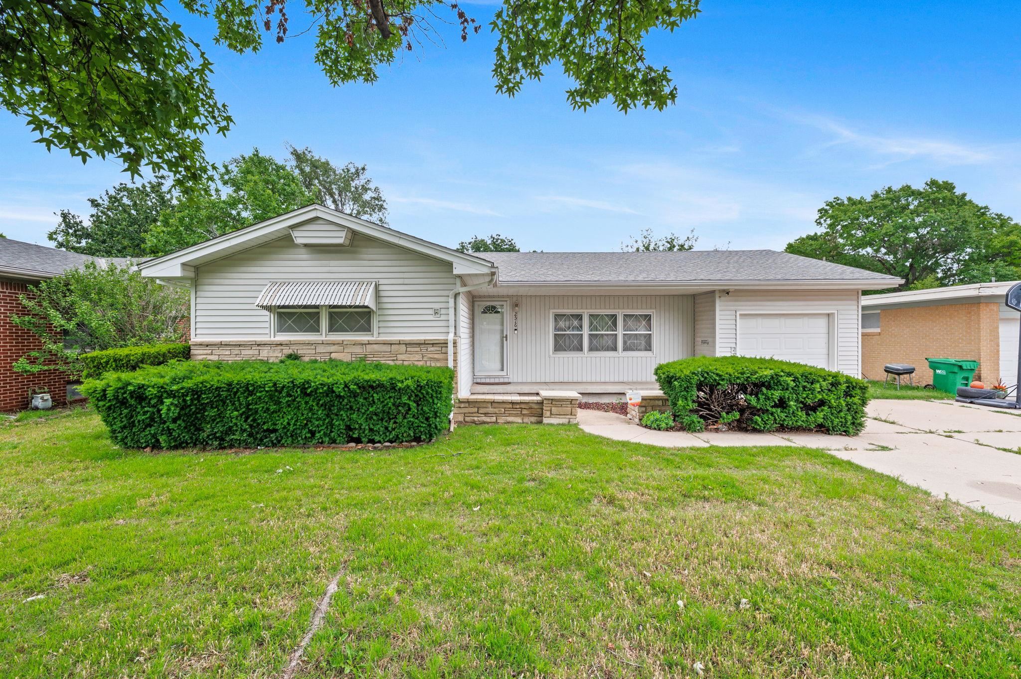 2516 N Halstead Property Photo 1