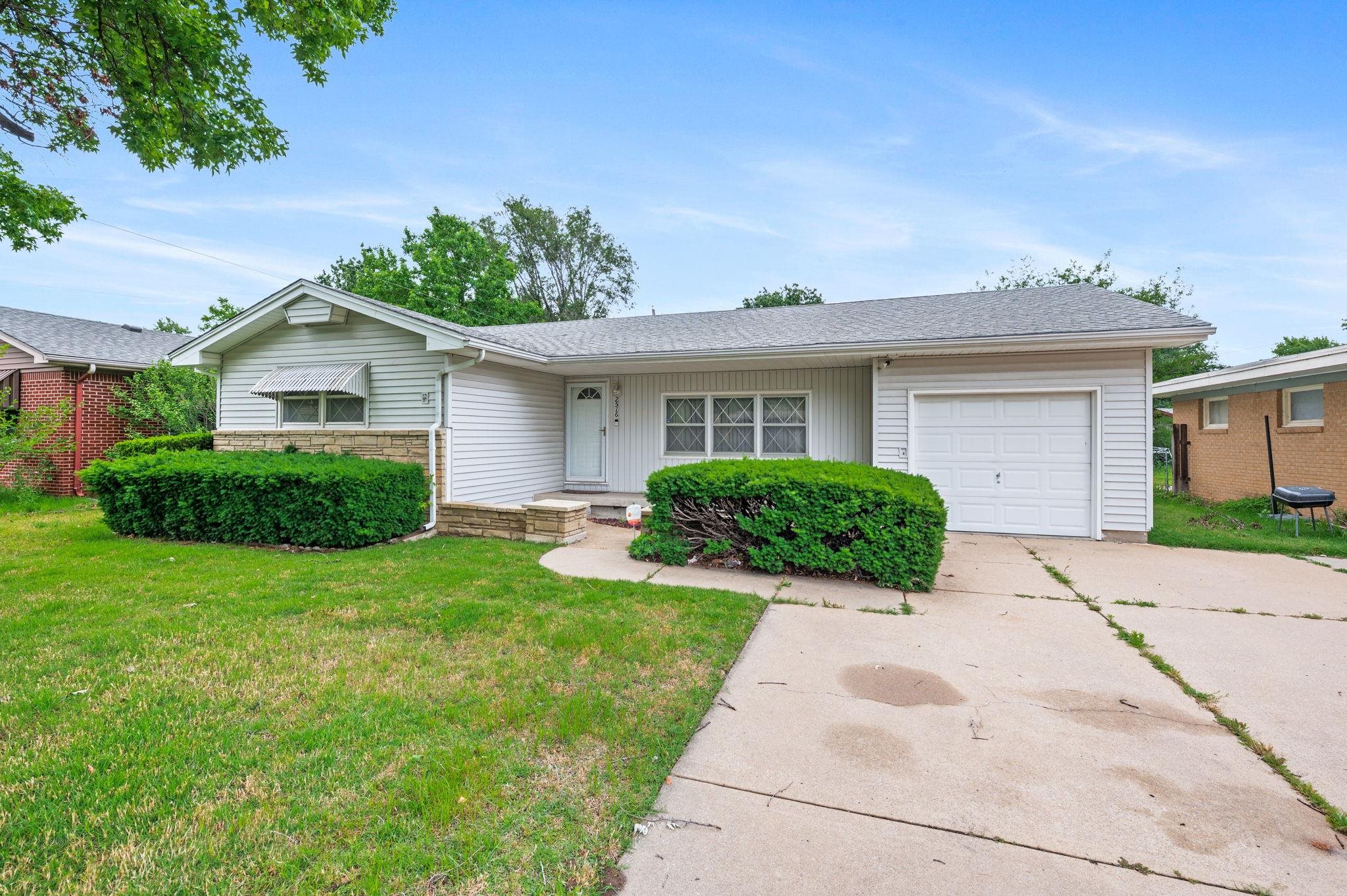 2516 N Halstead Property Photo 2