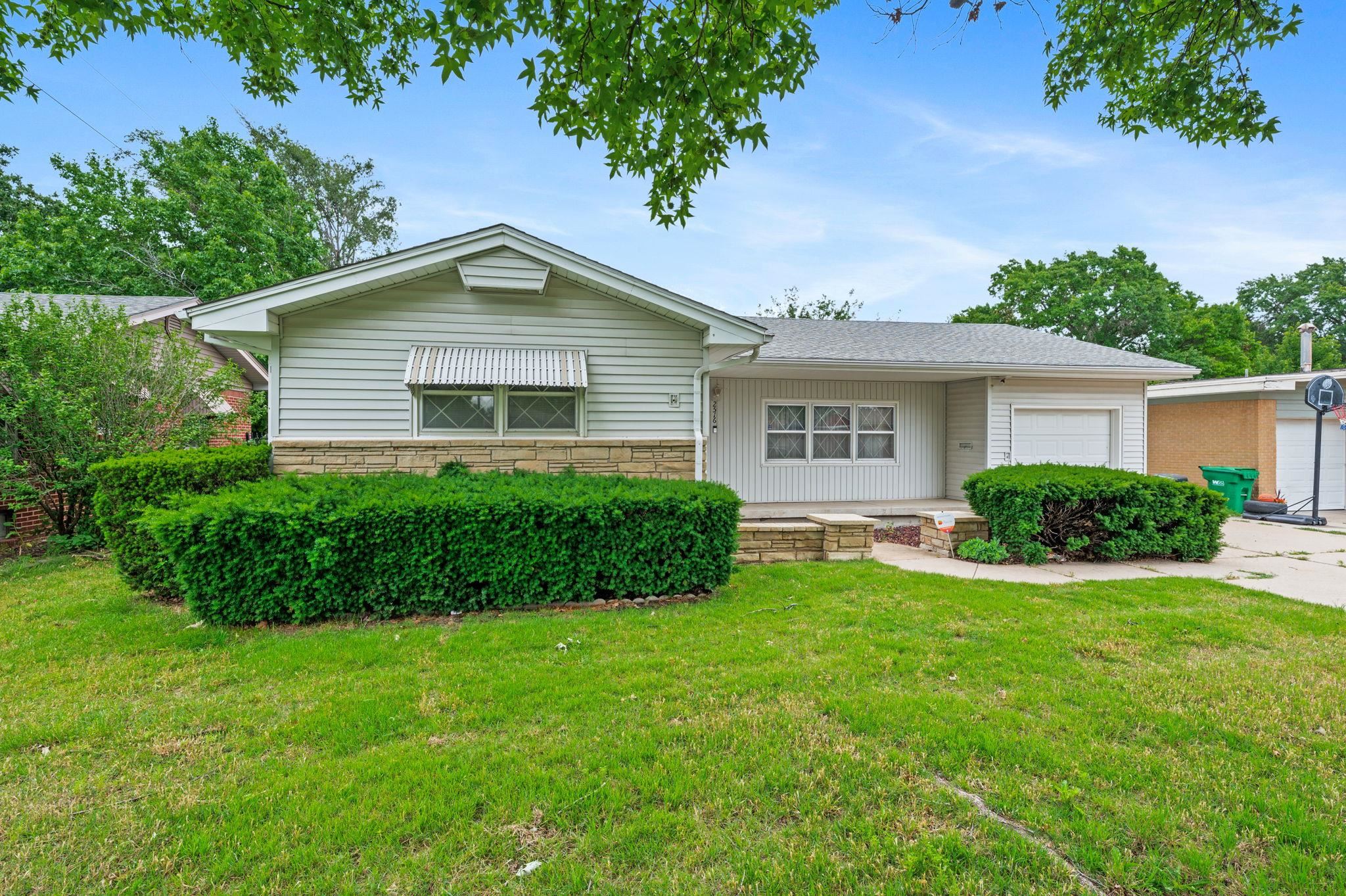 2516 N Halstead Property Photo 3