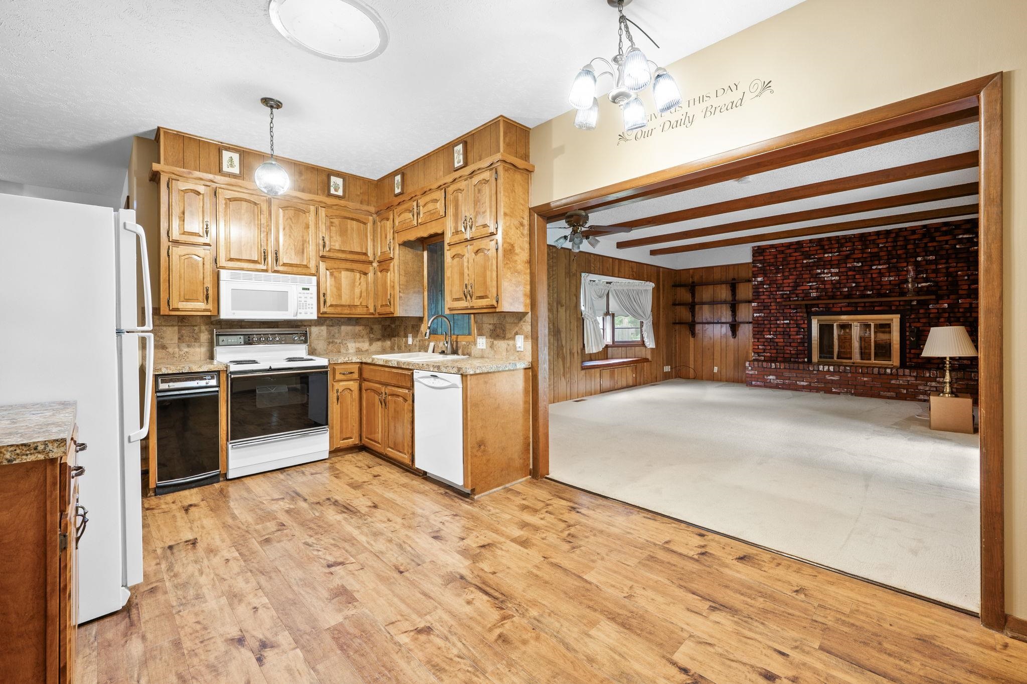 2516 N Halstead Property Photo 8