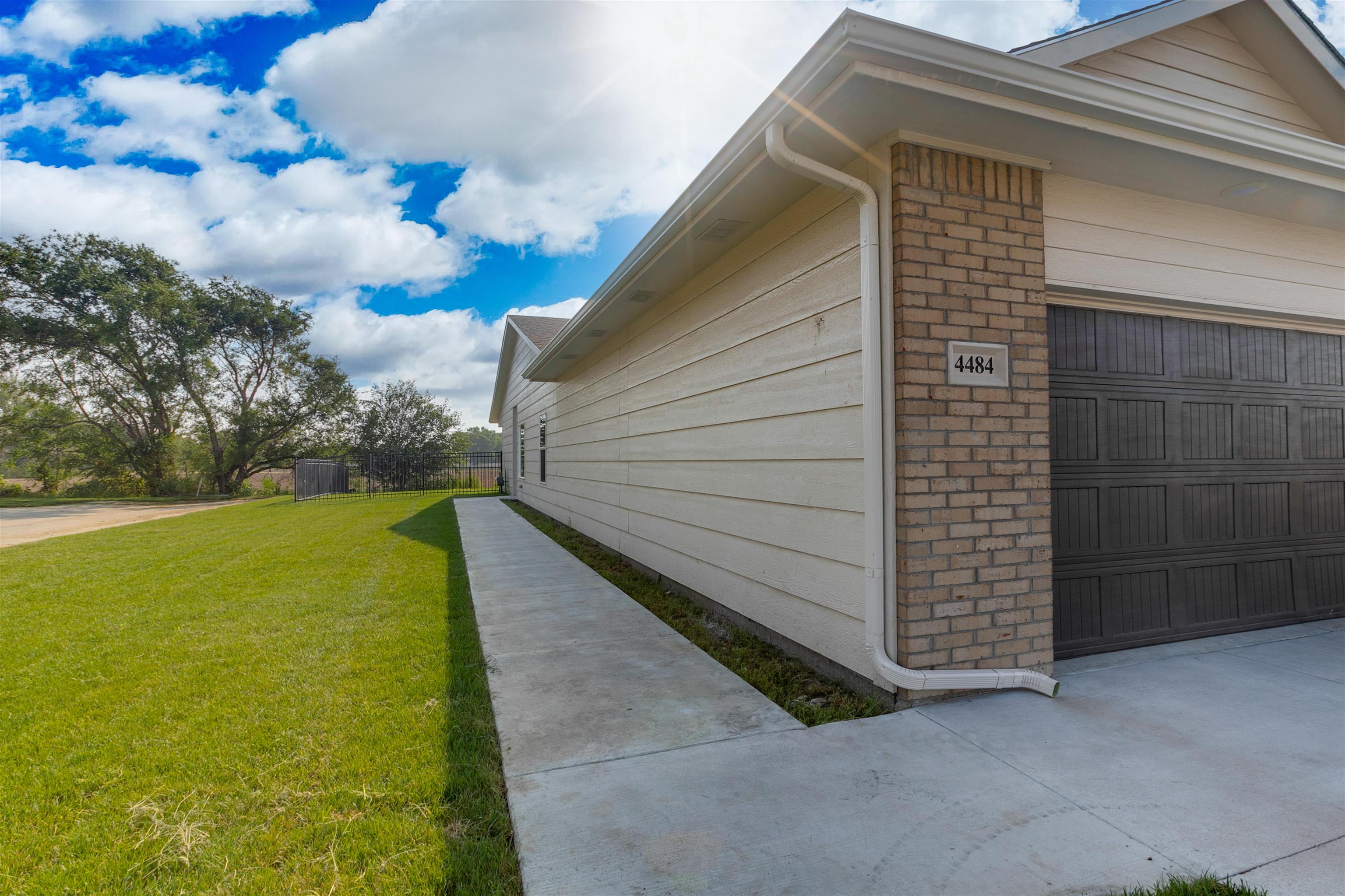 4457-4459 N Sandplum St Property Photo 2