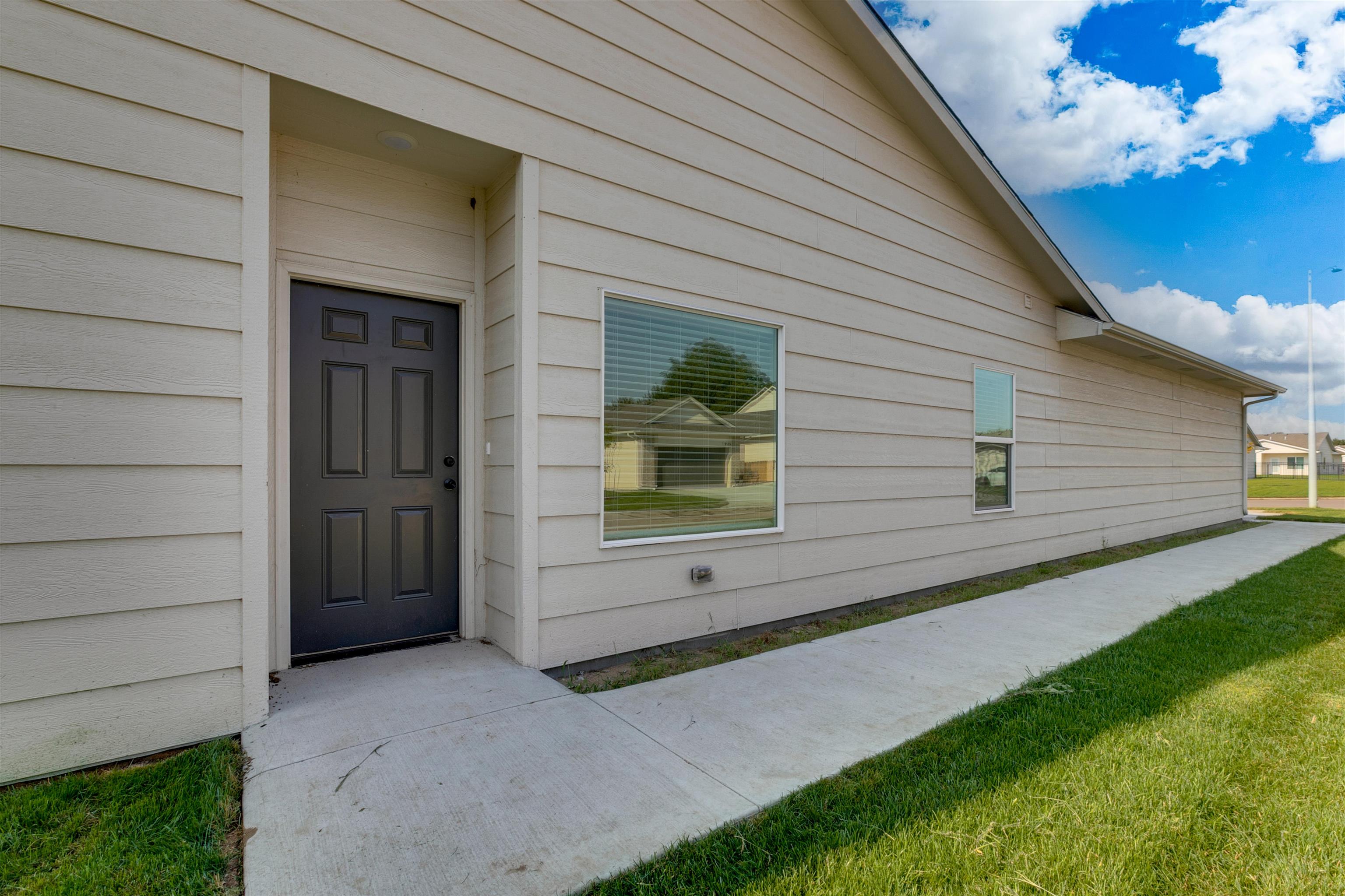 4457-4459 N Sandplum St Property Photo 3