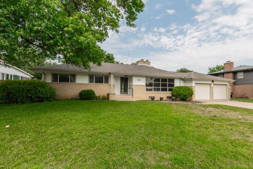111 N Hilldale Rd Property Photo 1