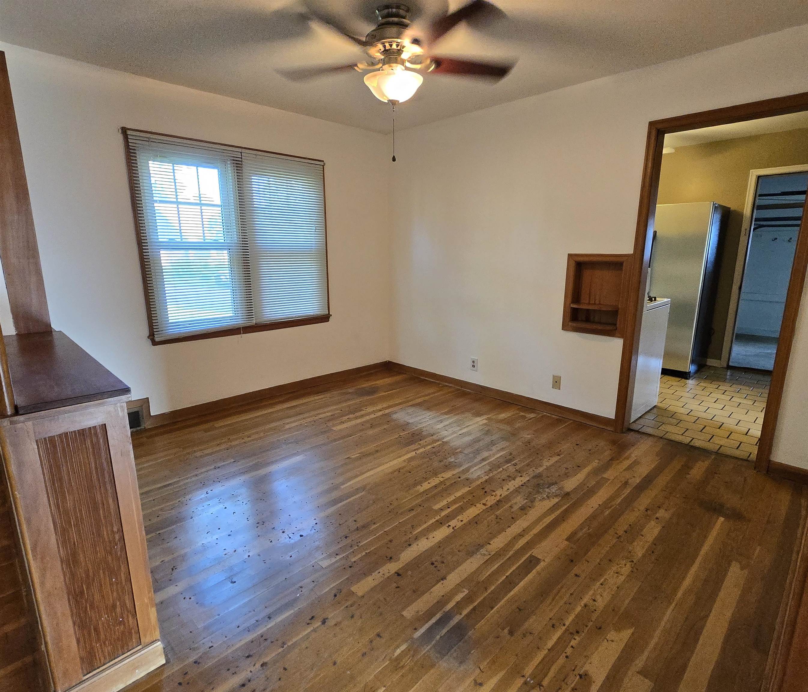 1853 Larson St Property Photo 3