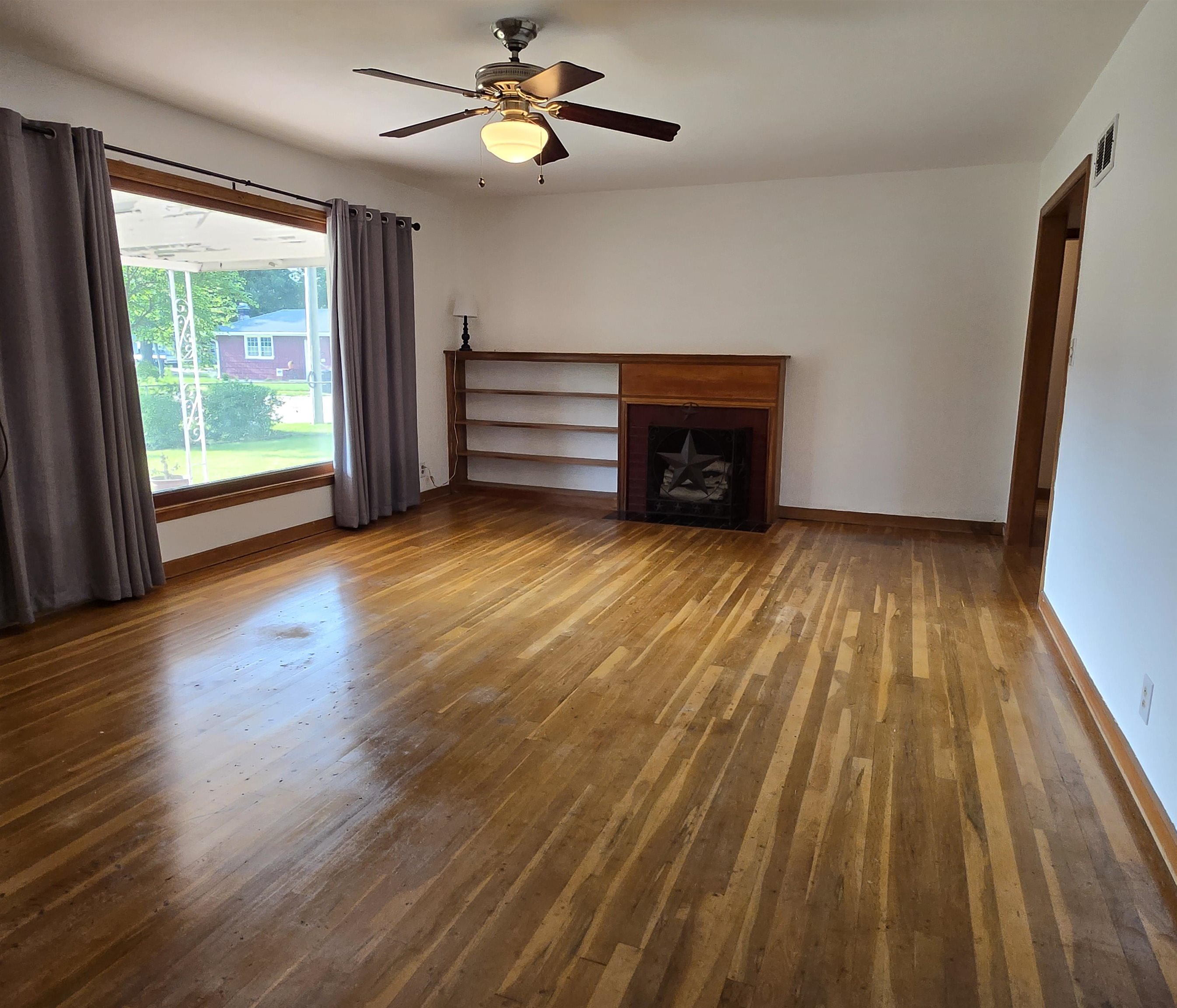 1853 Larson St Property Photo 7
