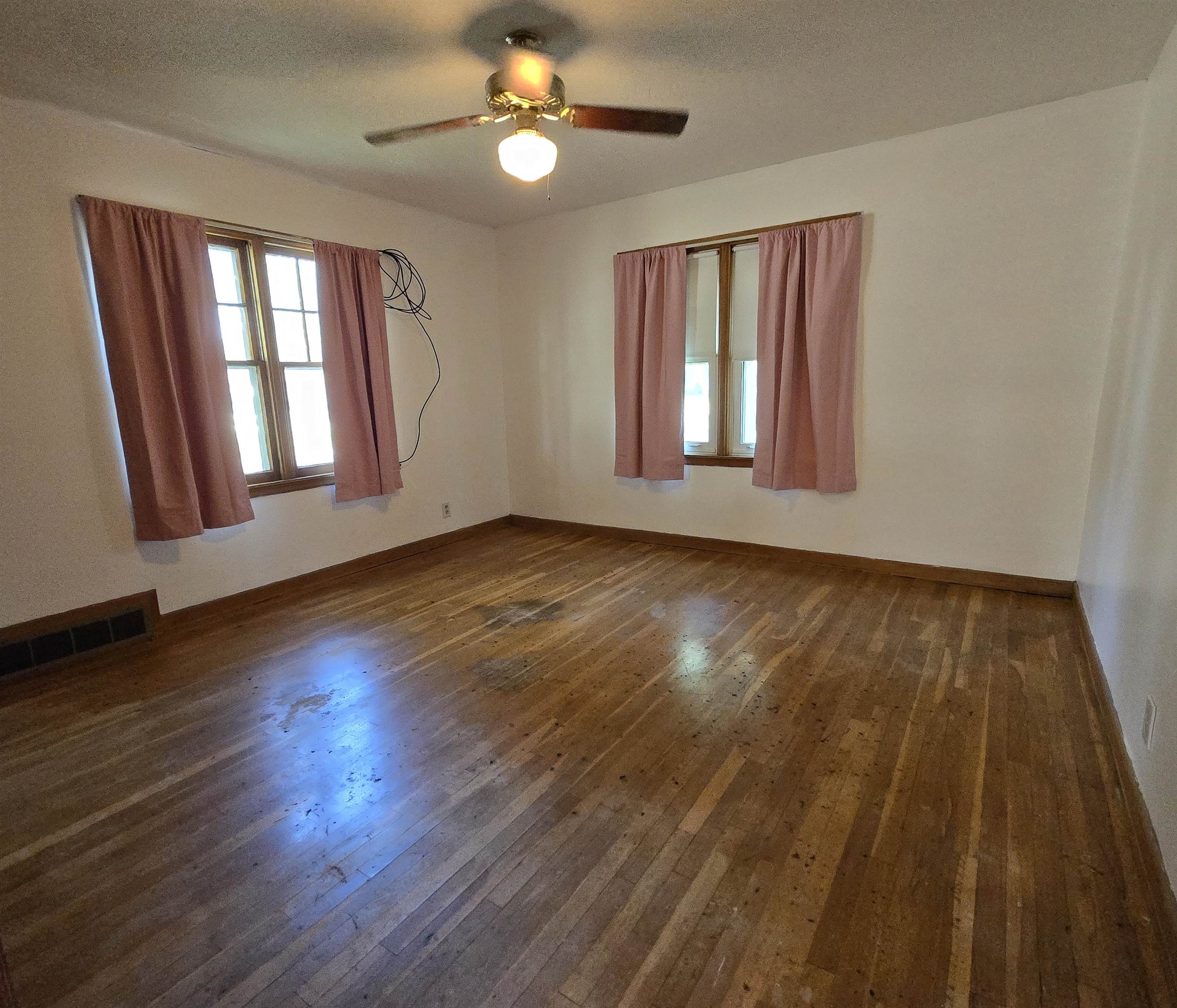 1853 Larson St Property Photo 9