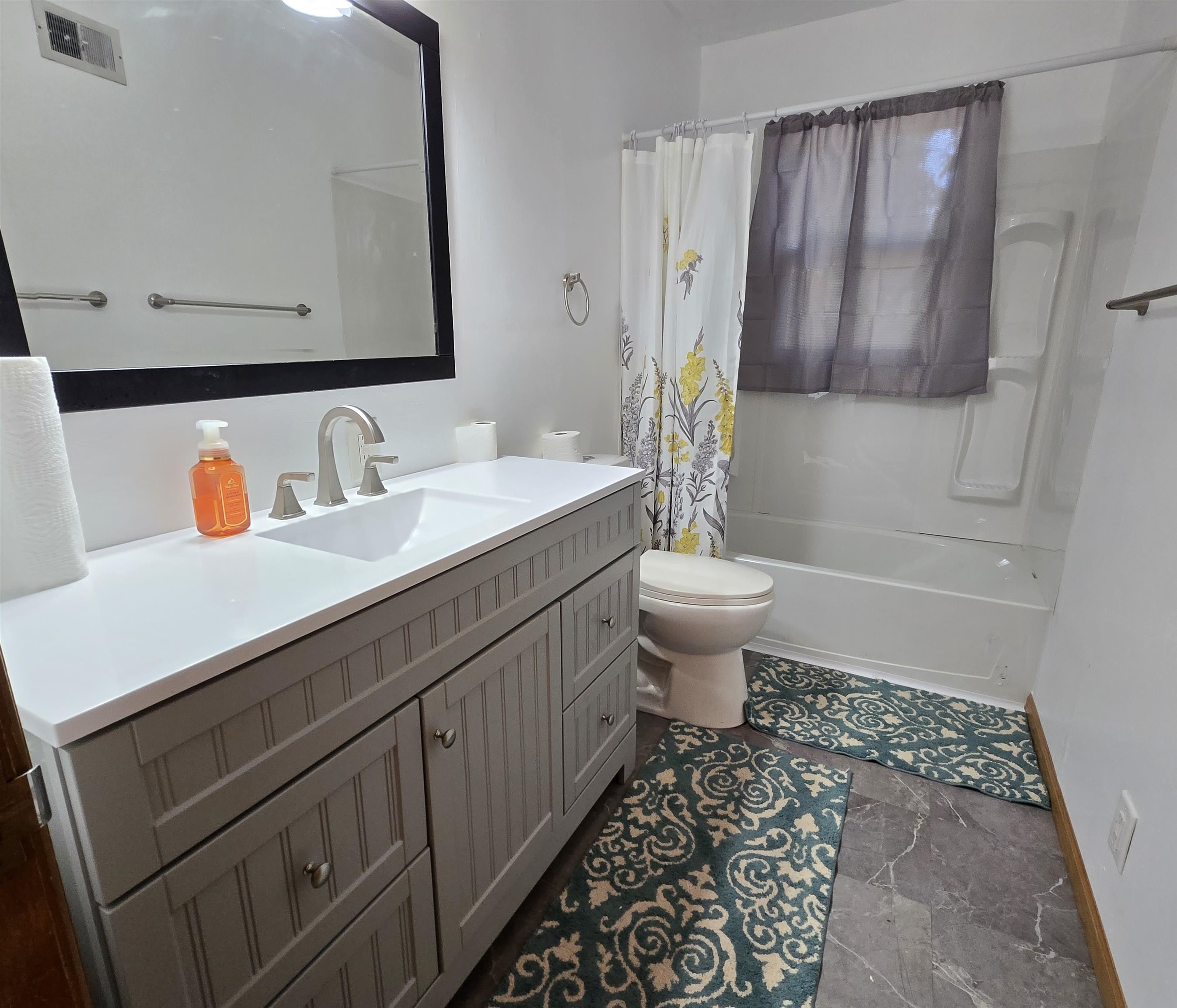 1853 Larson St Property Photo 11