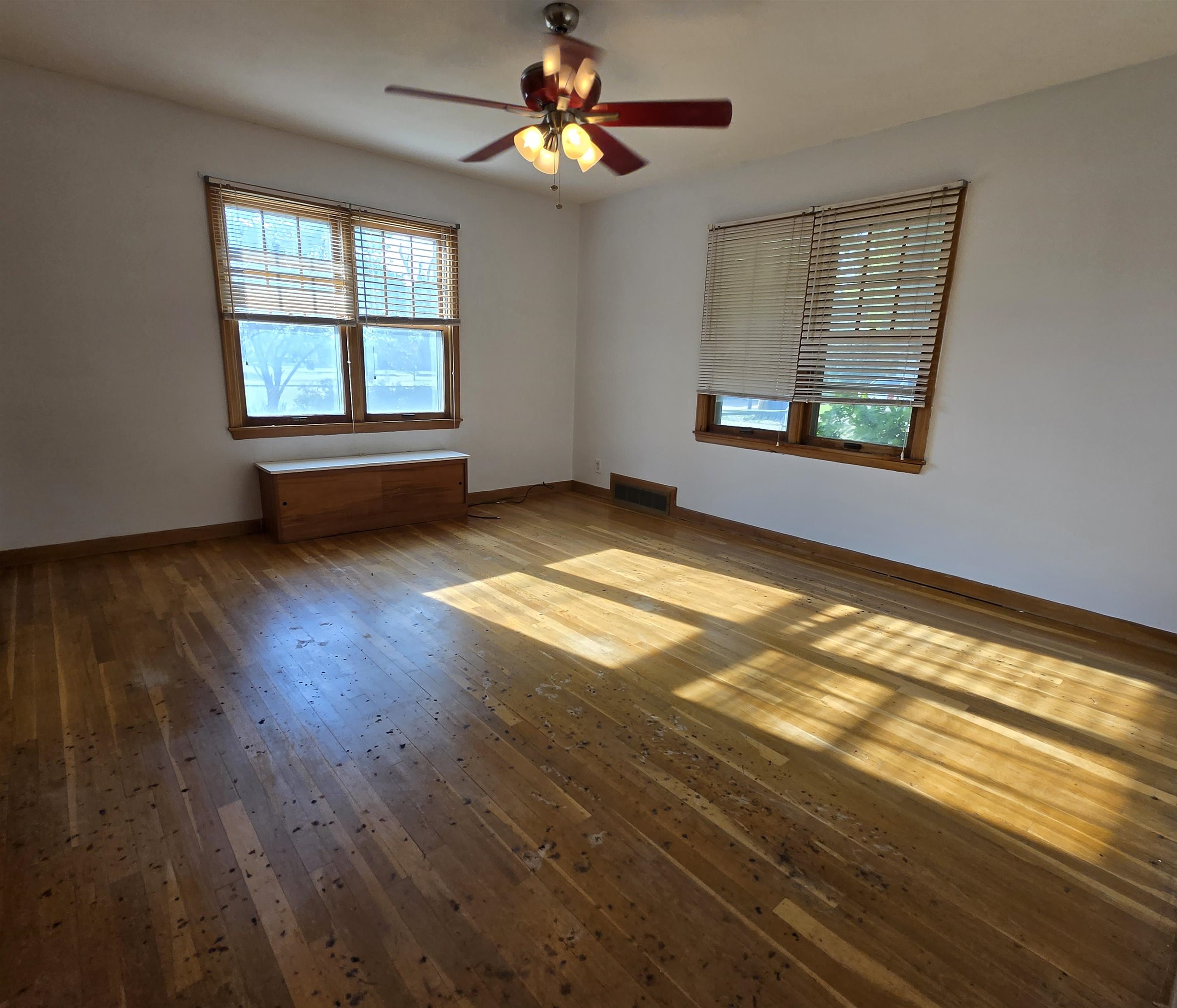 1853 Larson St Property Photo 12