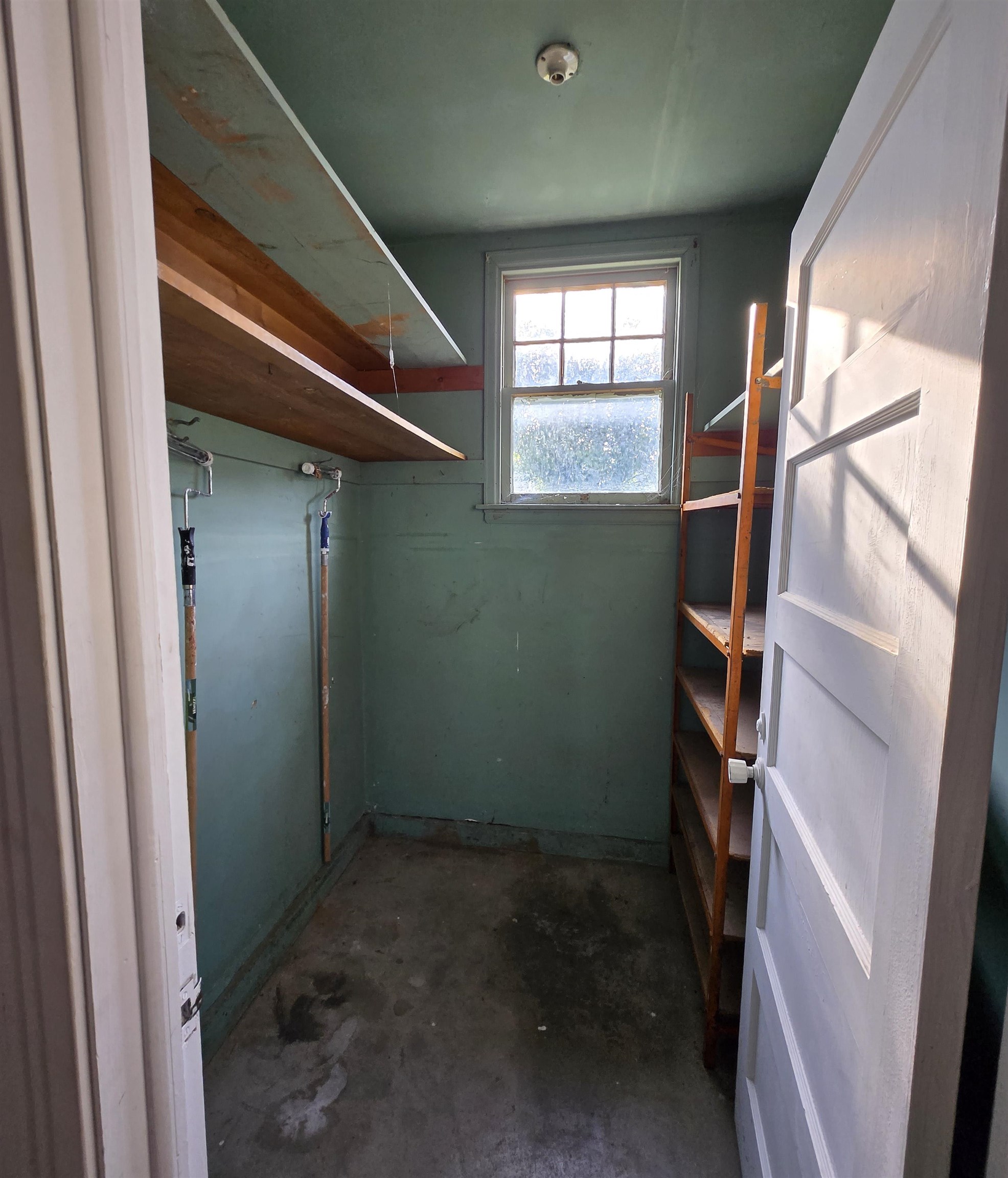 1853 Larson St Property Photo 20