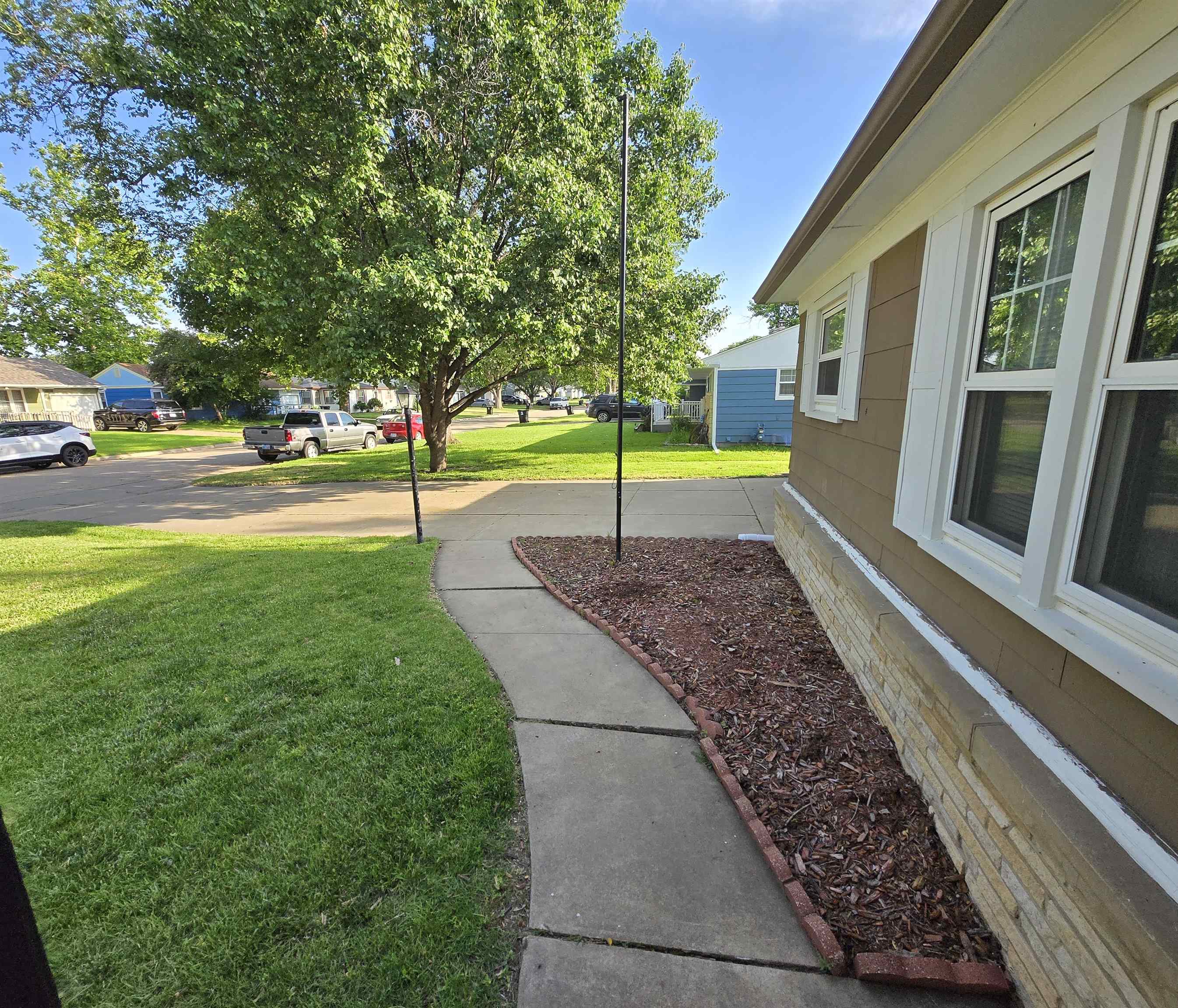 1853 Larson St Property Photo 25