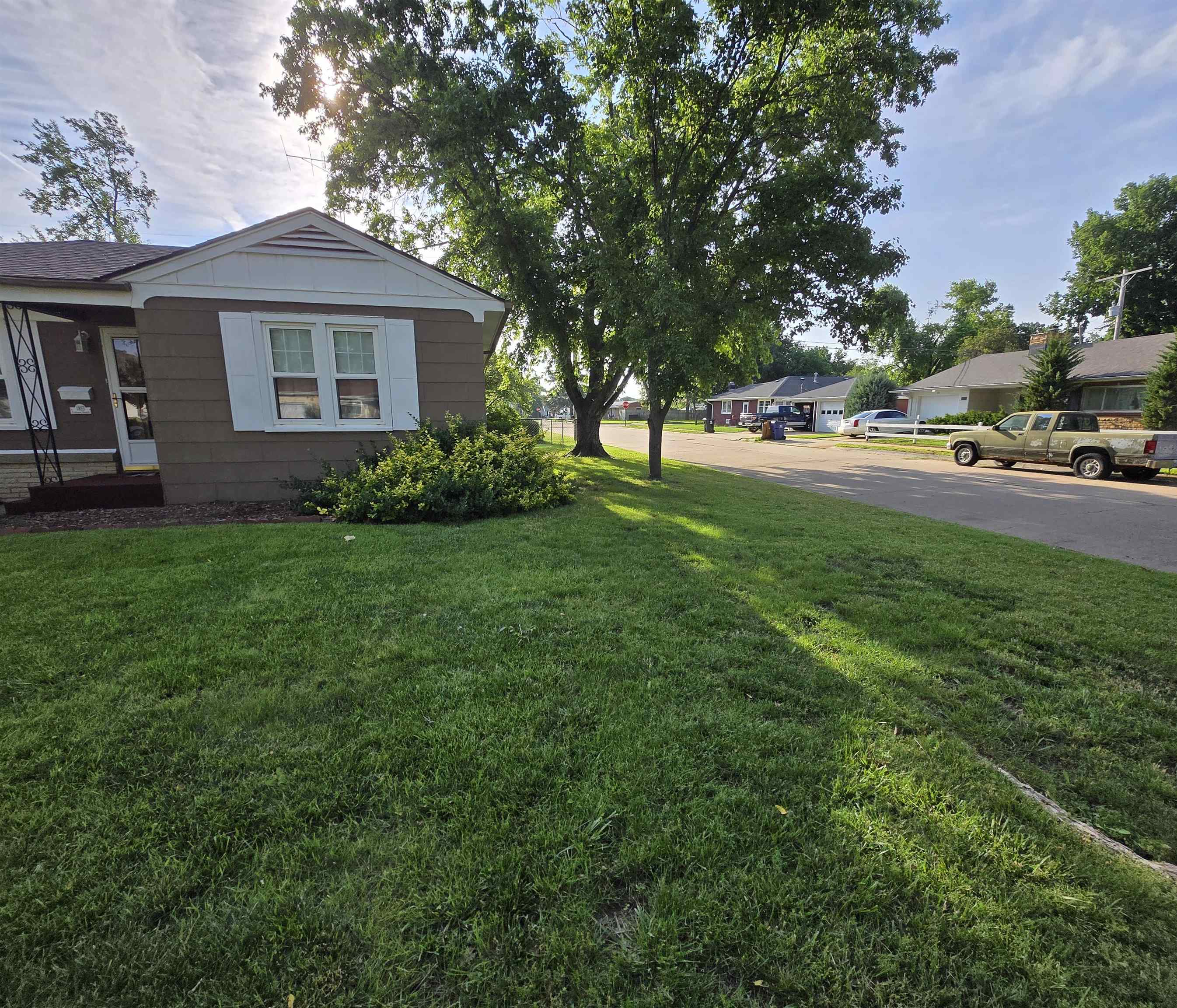 1853 Larson St Property Photo 26