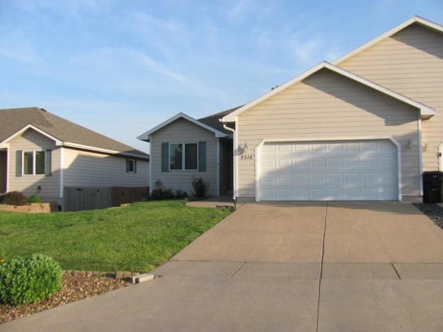 2316 Applewood Ln Property Photo 1