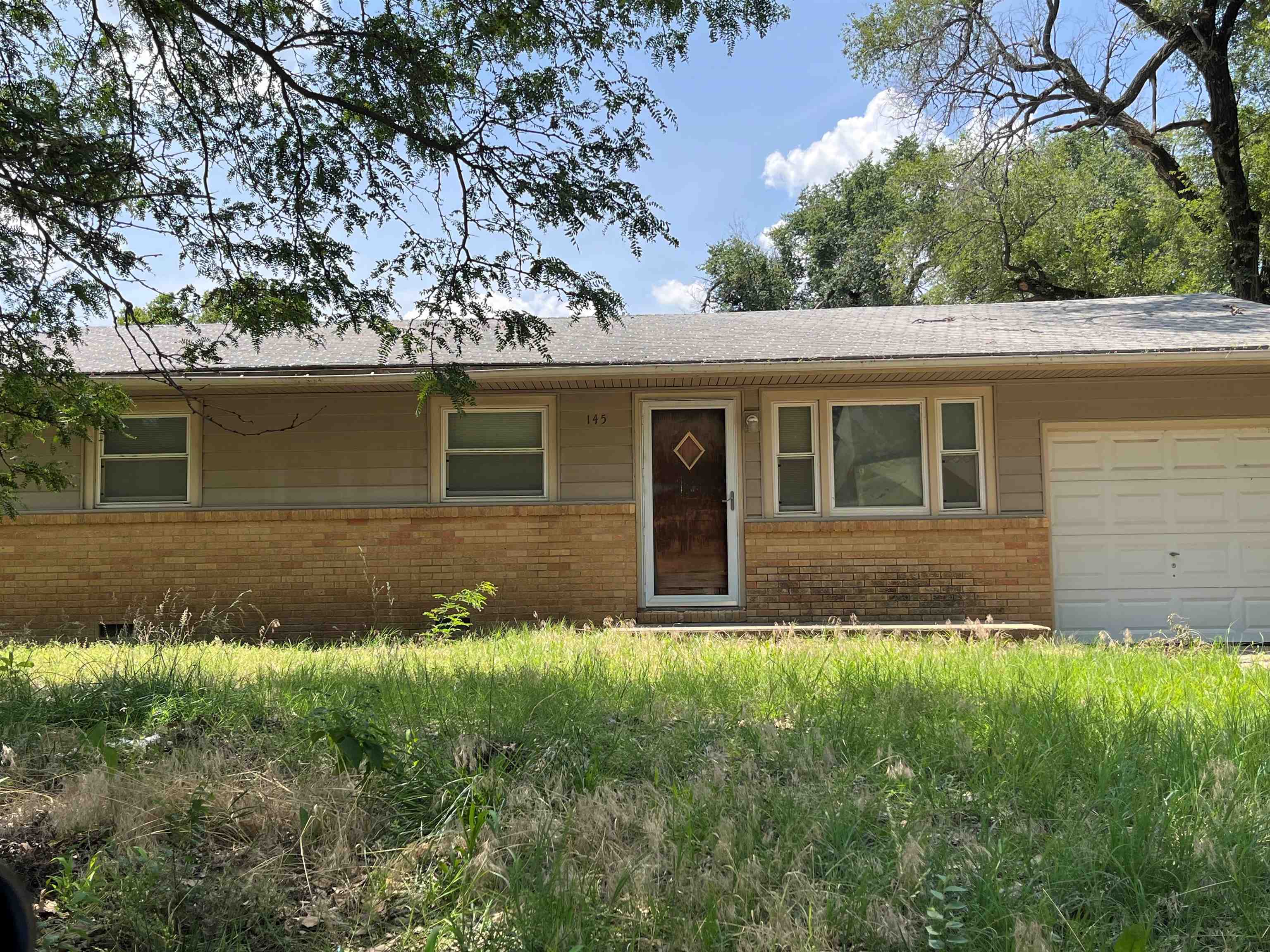 145 N Sabin St Property Photo 1