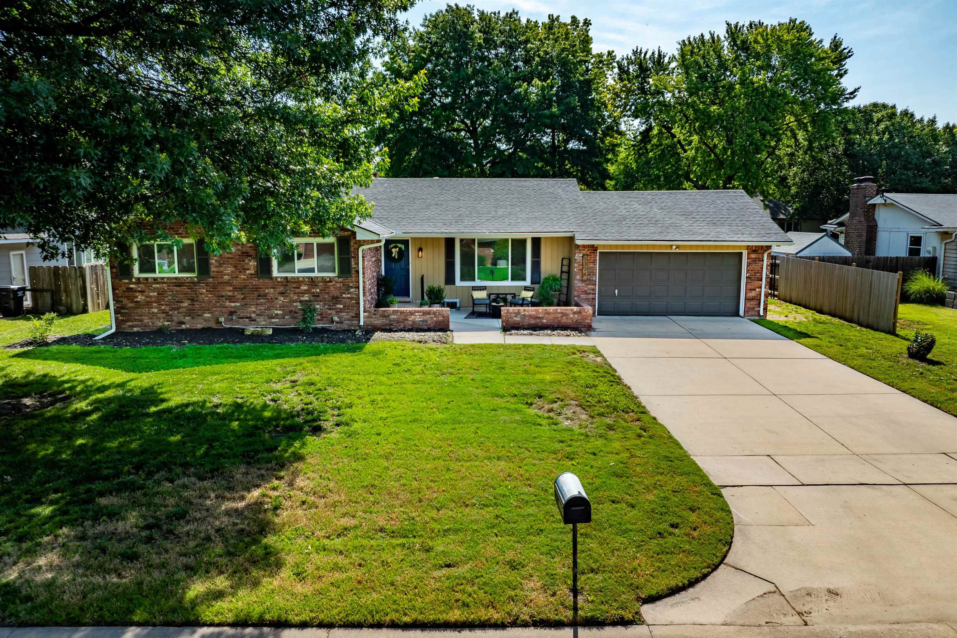 1324 N Valleyview St Property Photo 1