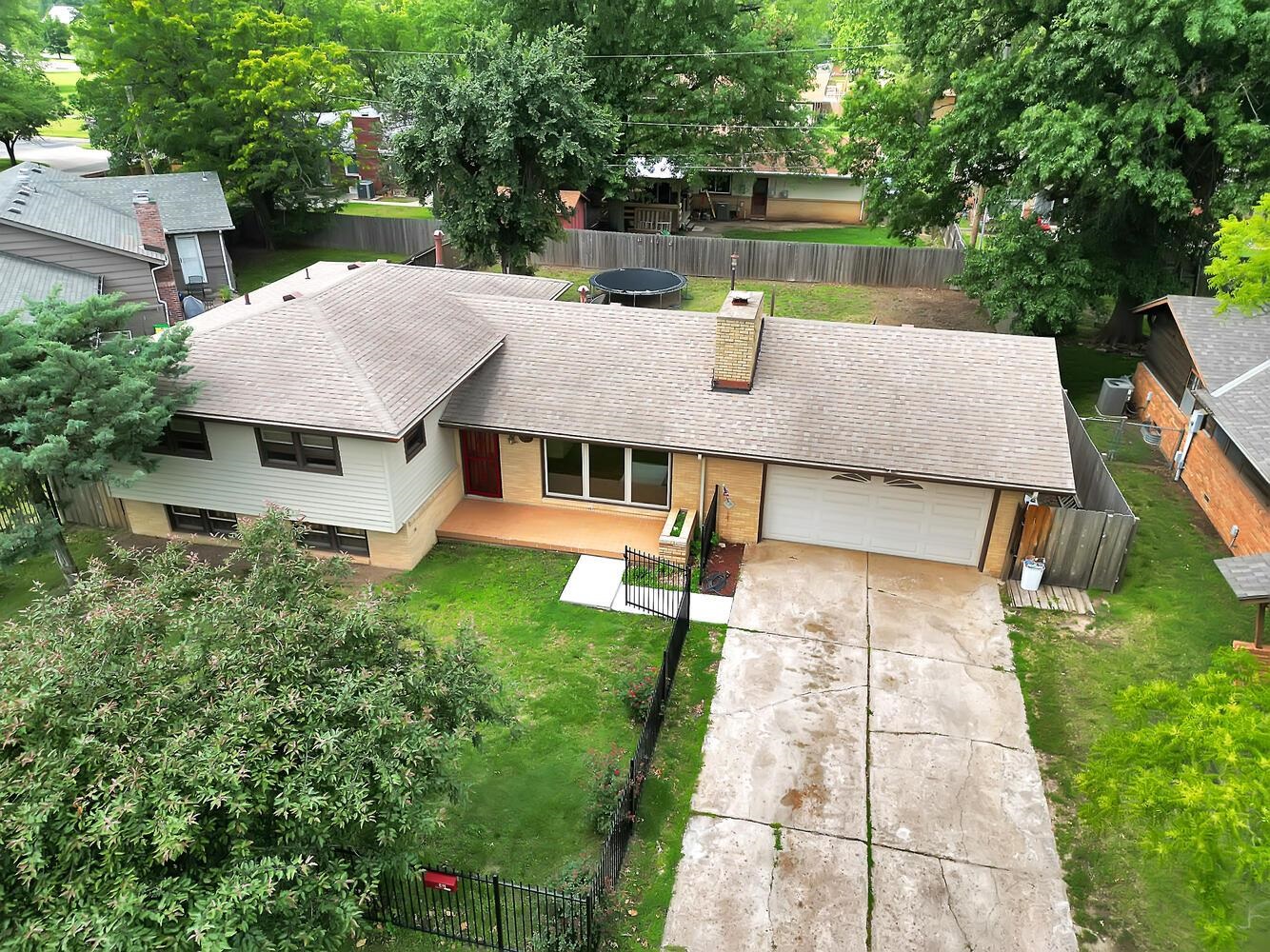 811 N Westlink Ave Property Photo 1