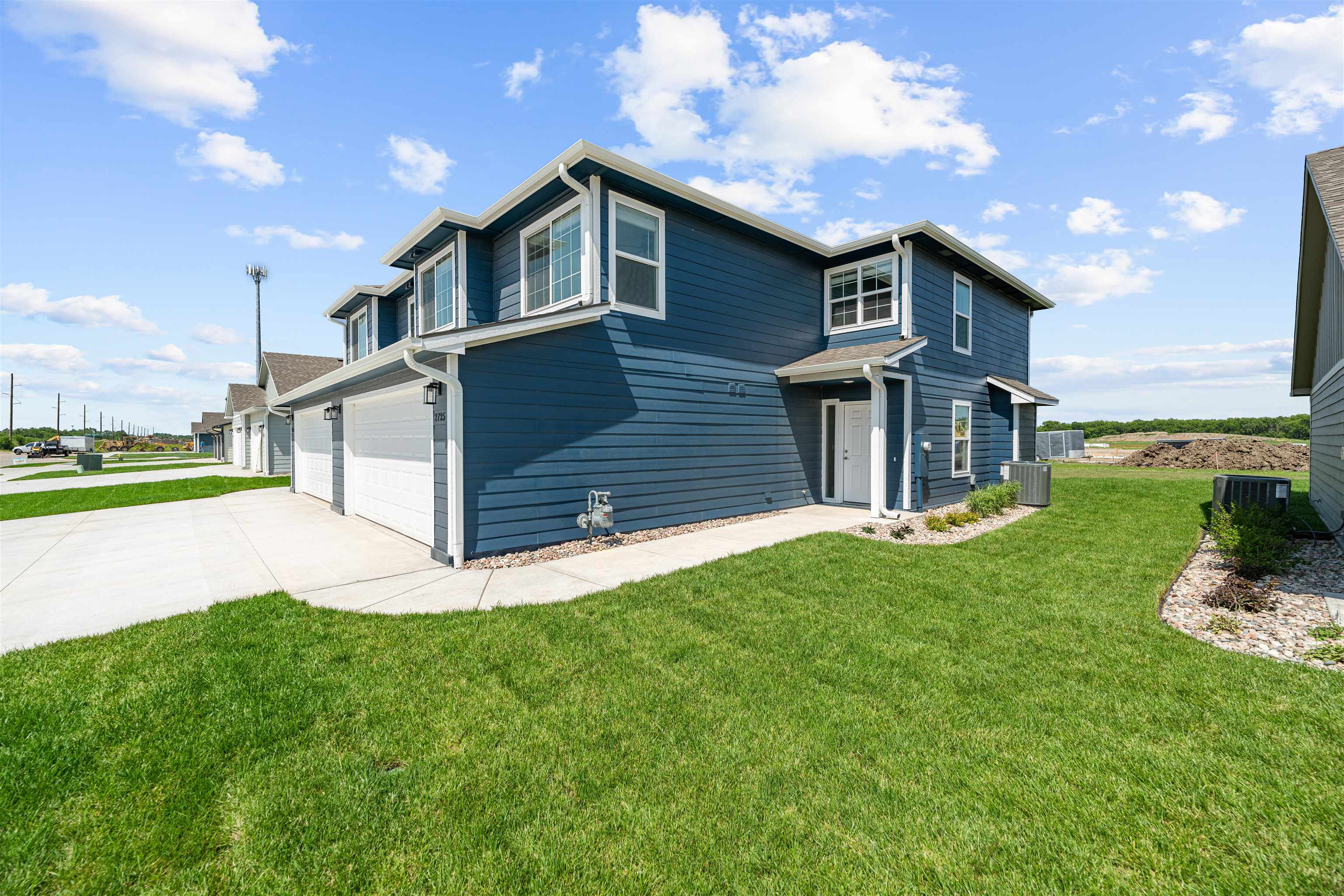 2725 Tim Rogers Ln Property Photo 2