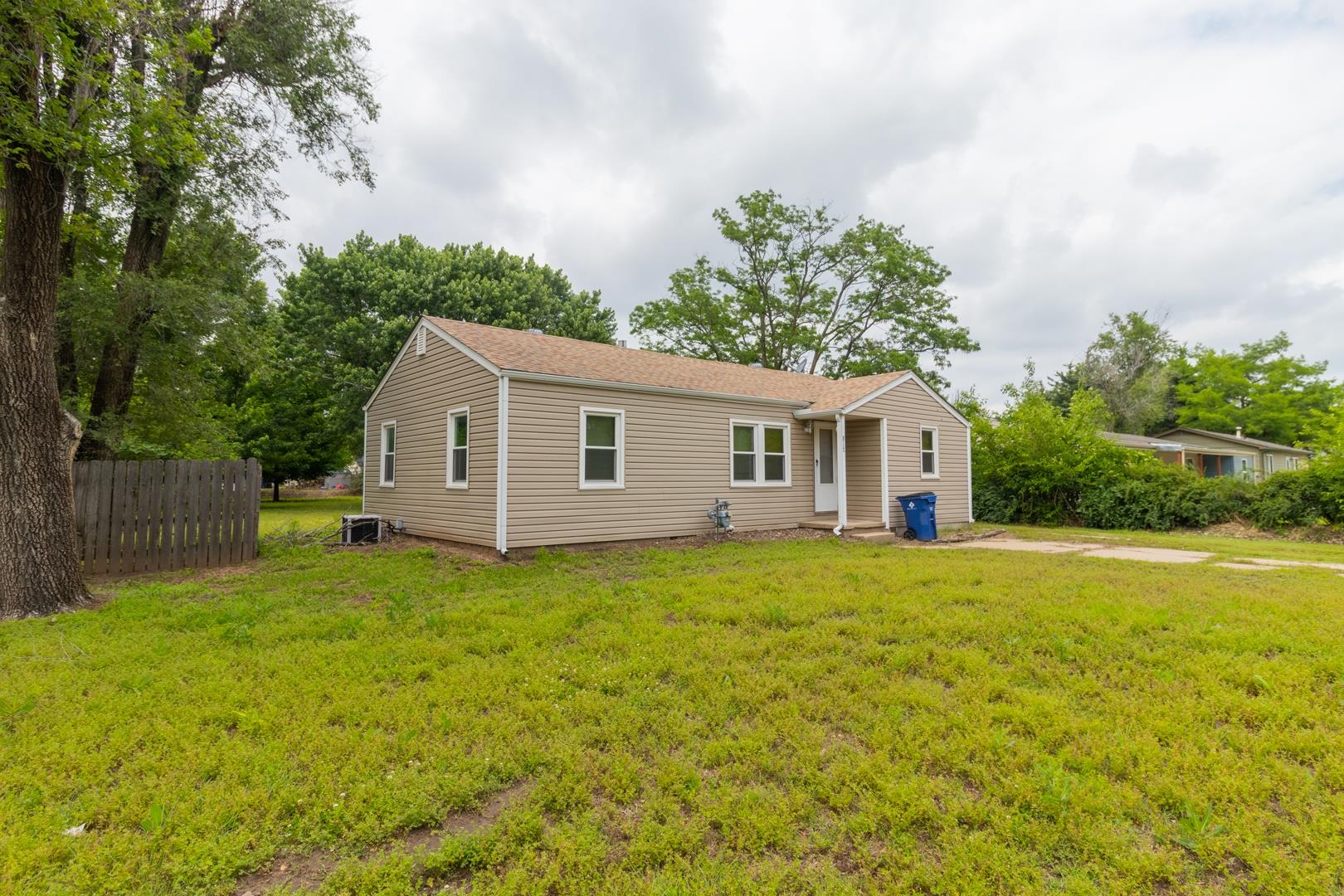 817 N Clara Property Photo 2