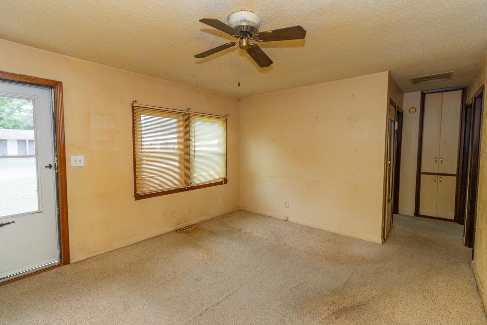 817 N Clara Property Photo 6