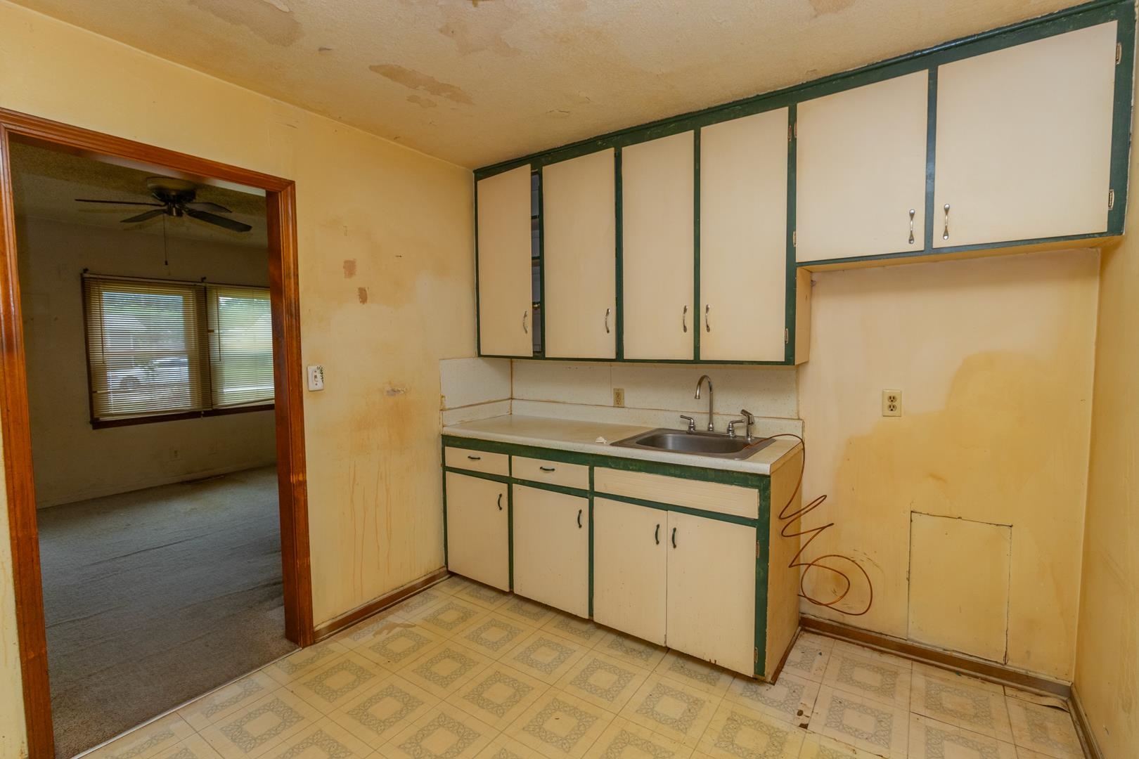 817 N Clara Property Photo 7