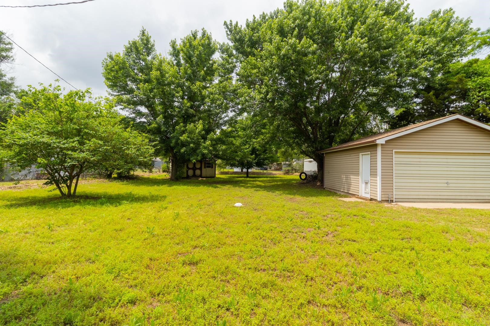 817 N Clara Property Photo 22
