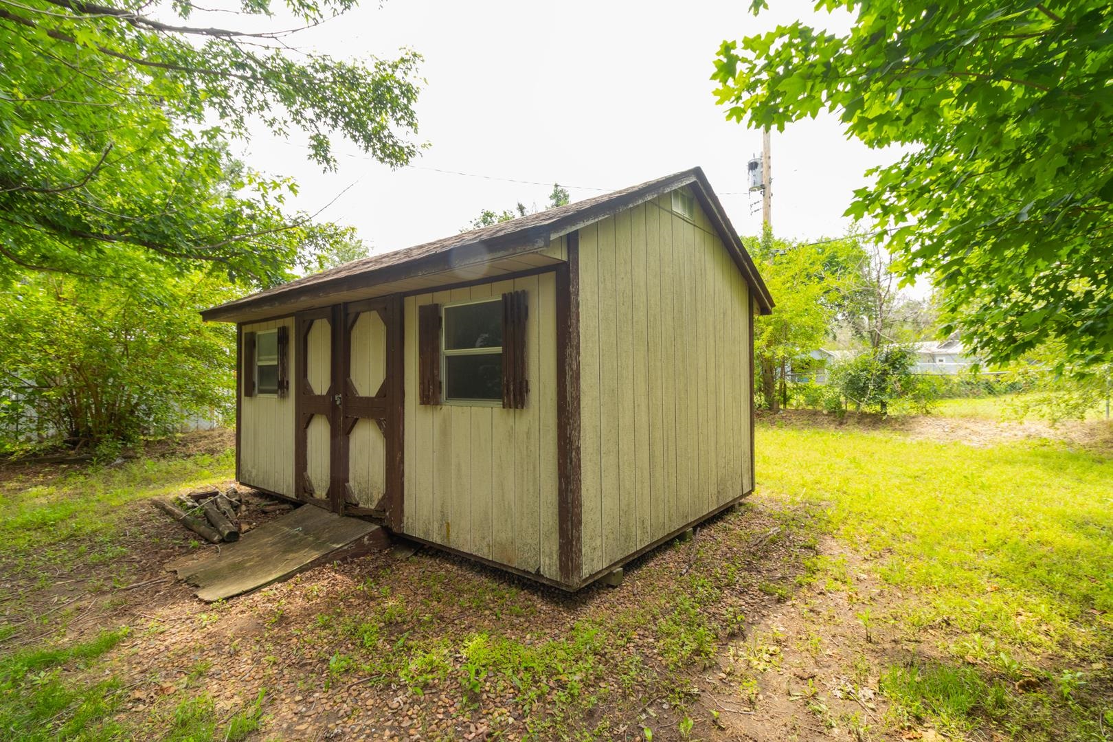 817 N Clara Property Photo 27