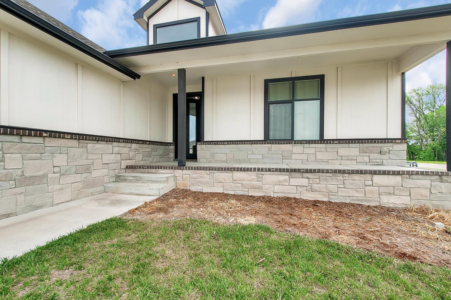 2246 S Nicole Cir Property Photo 4