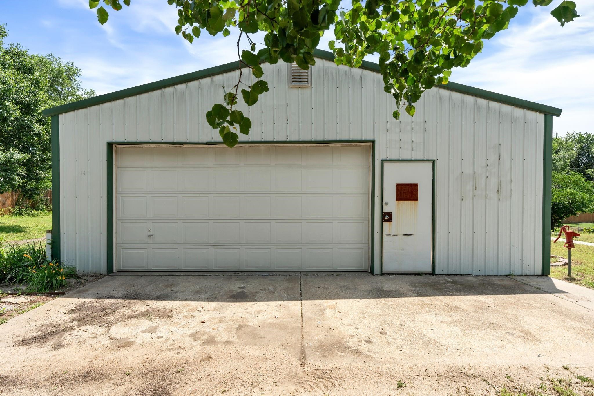 322 S Main St Property Photo 6