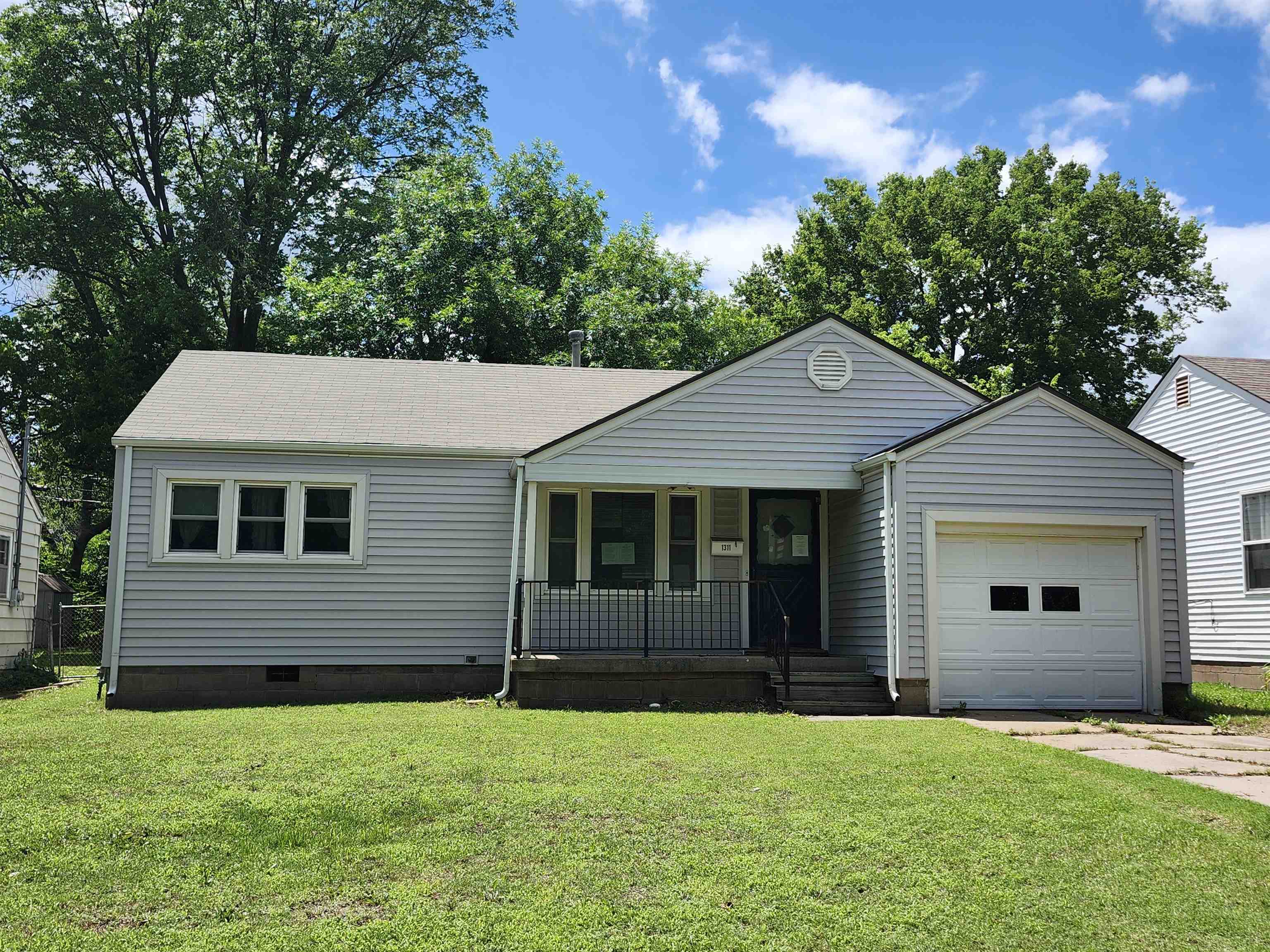 1311 Pauline St Property Photo 1