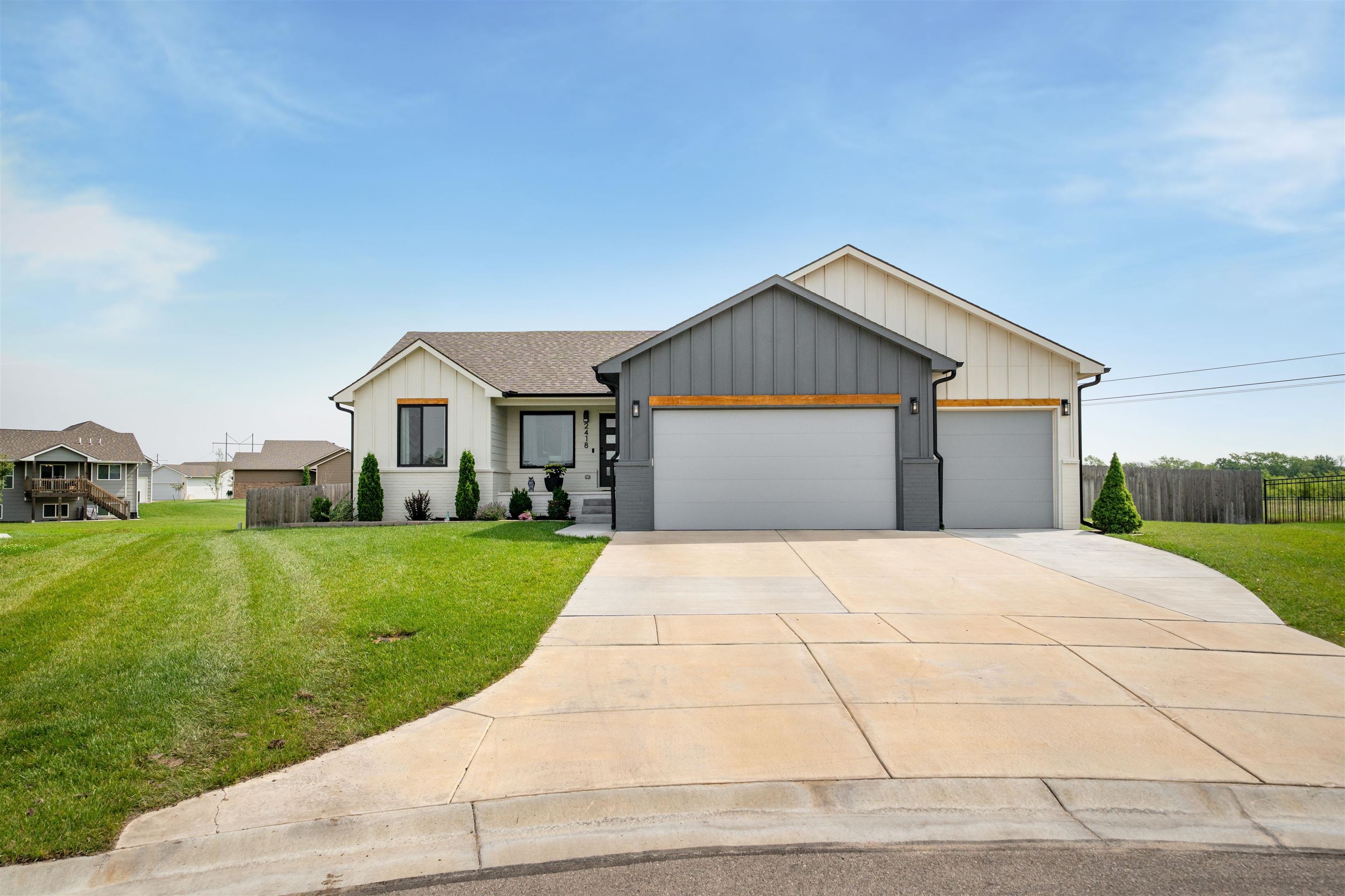2418 E Velvet Leaf Ct Property Photo 1