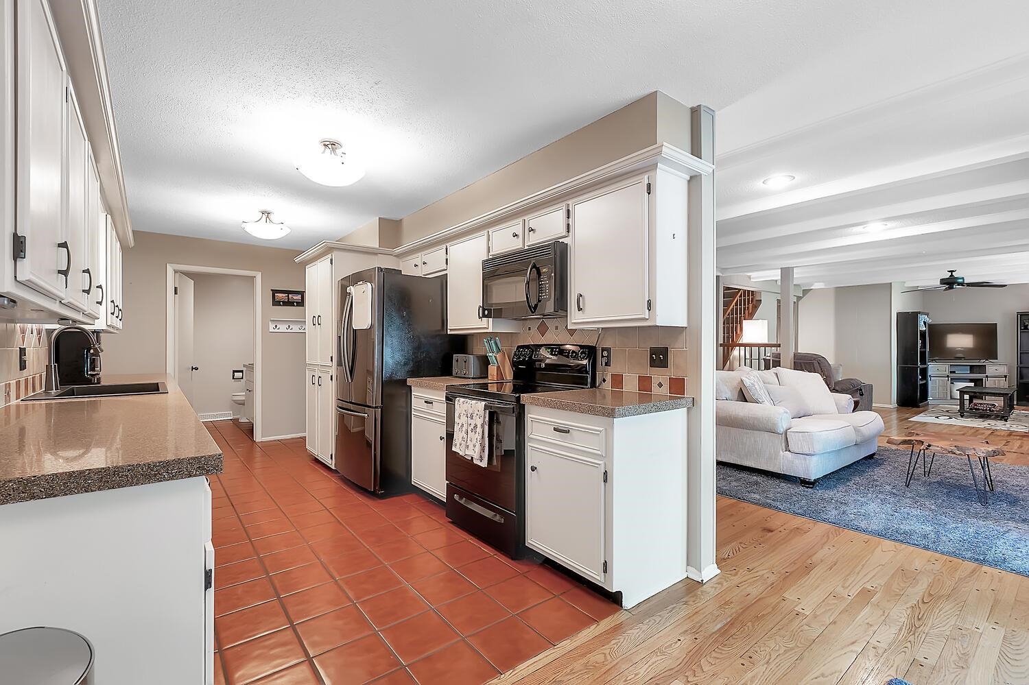 211 N Armour Avenue Property Photo 4