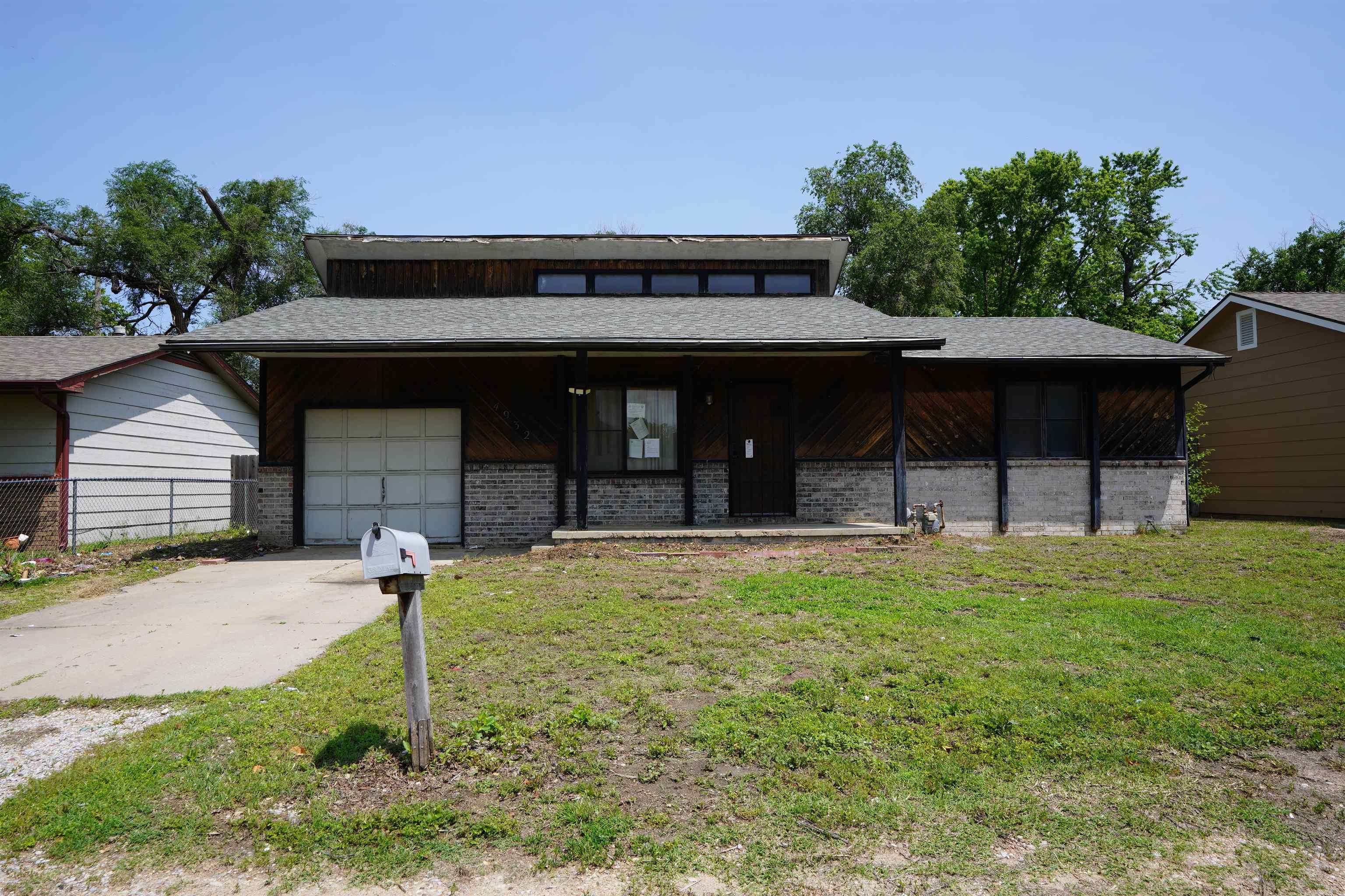 4932 W Briarwood Ave Property Photo 1
