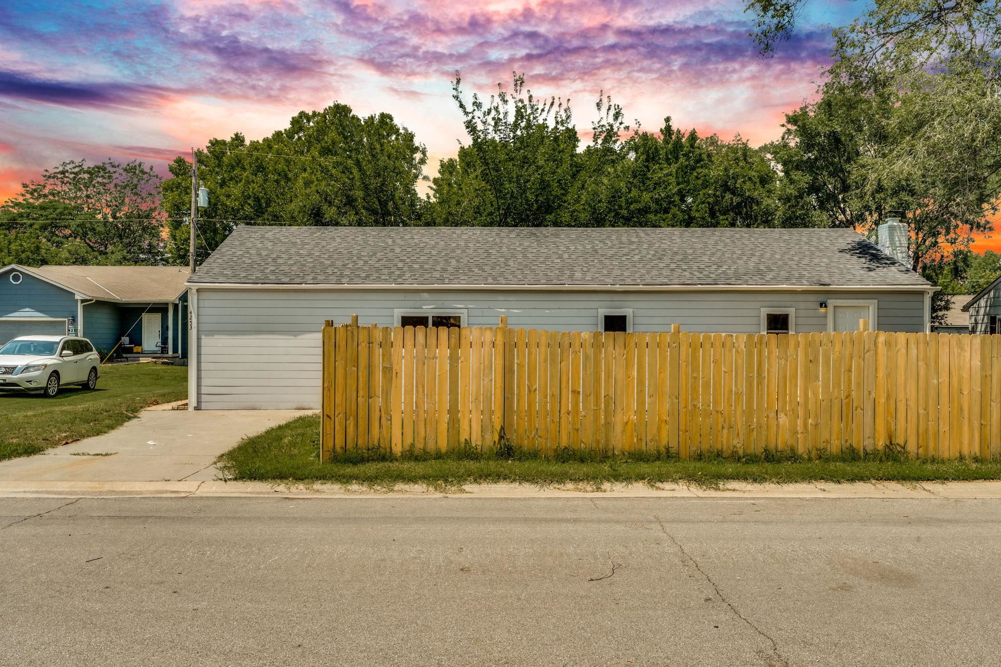 4253 E Bayley St Property Photo 1