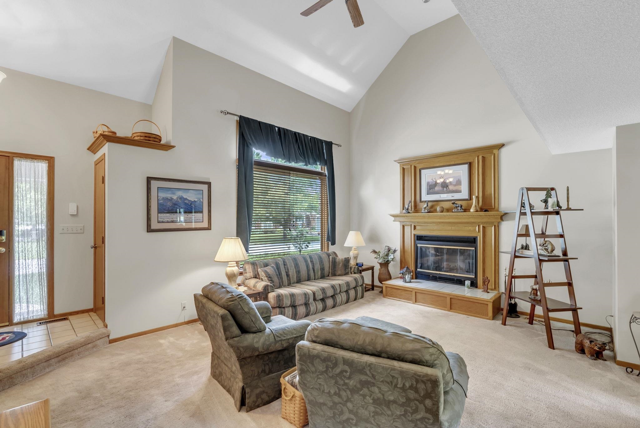 2408 N Stoneybrook St Property Photo 4