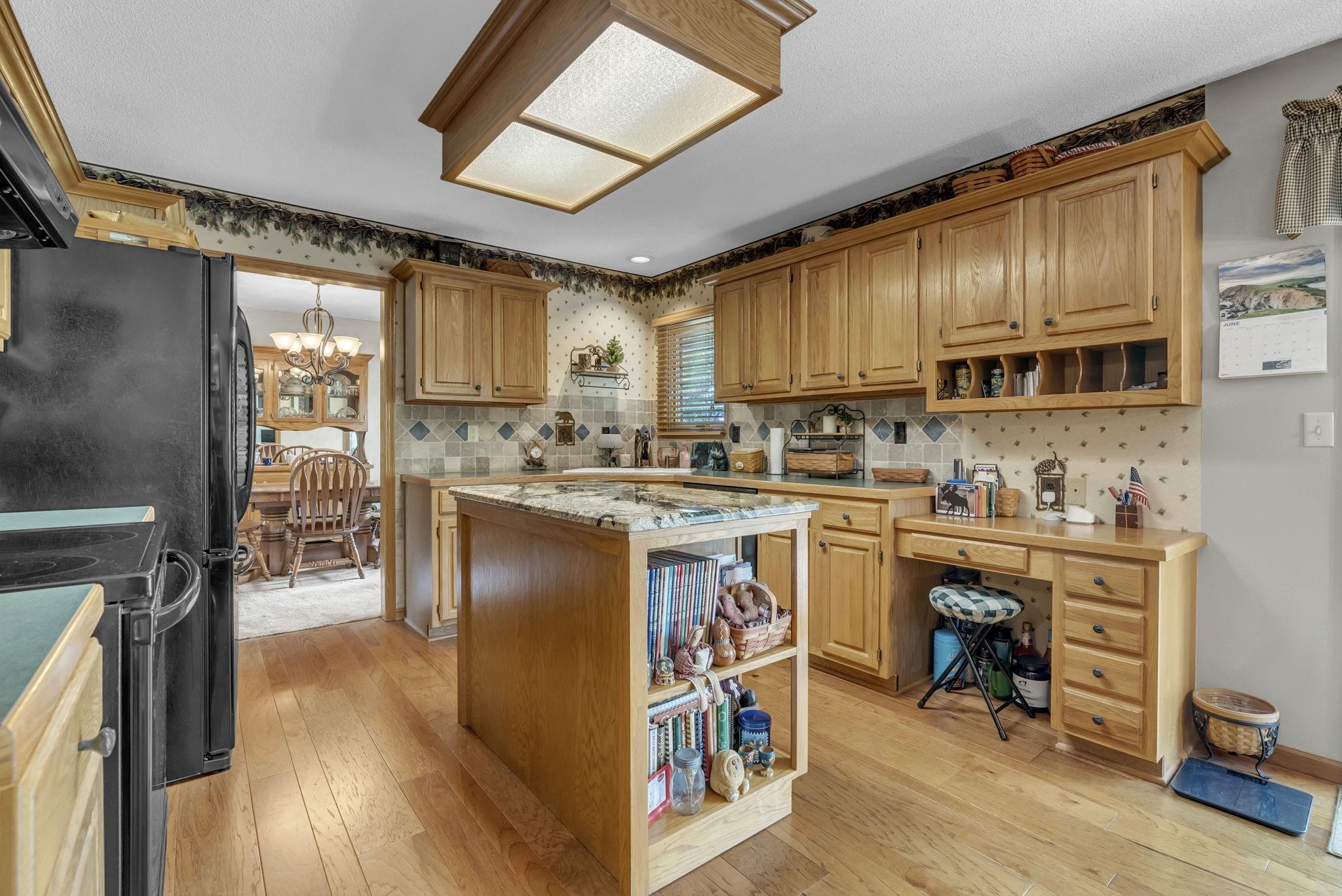 2408 N Stoneybrook St Property Photo 9