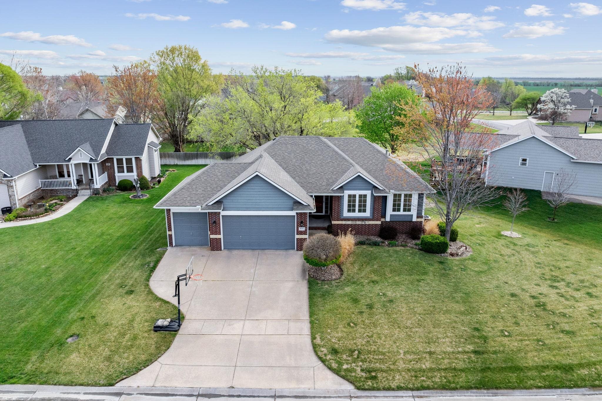 818 Streamside Ln Property Photo 1