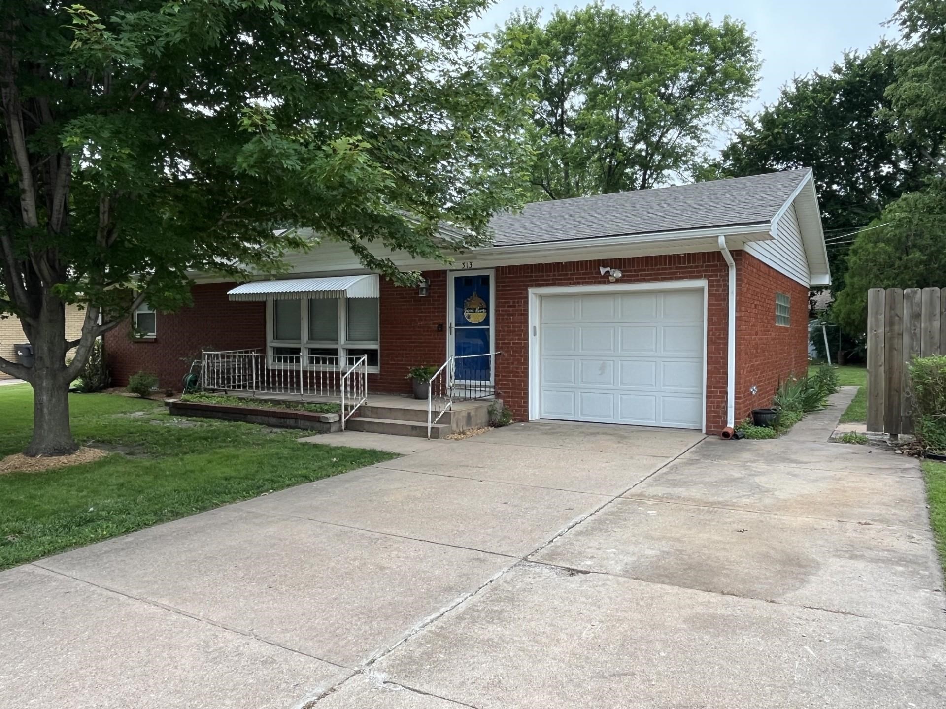 313 Alice Ave Property Photo 2