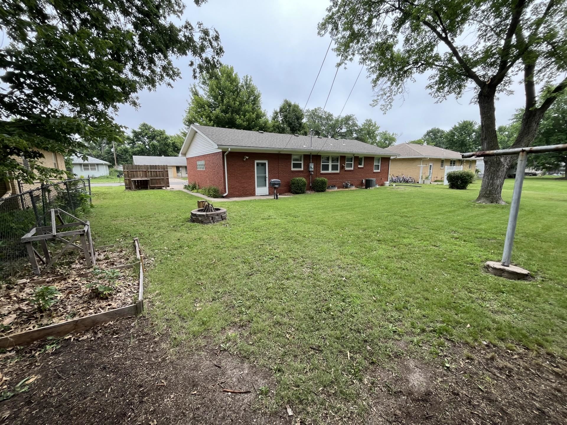 313 Alice Ave Property Photo 3