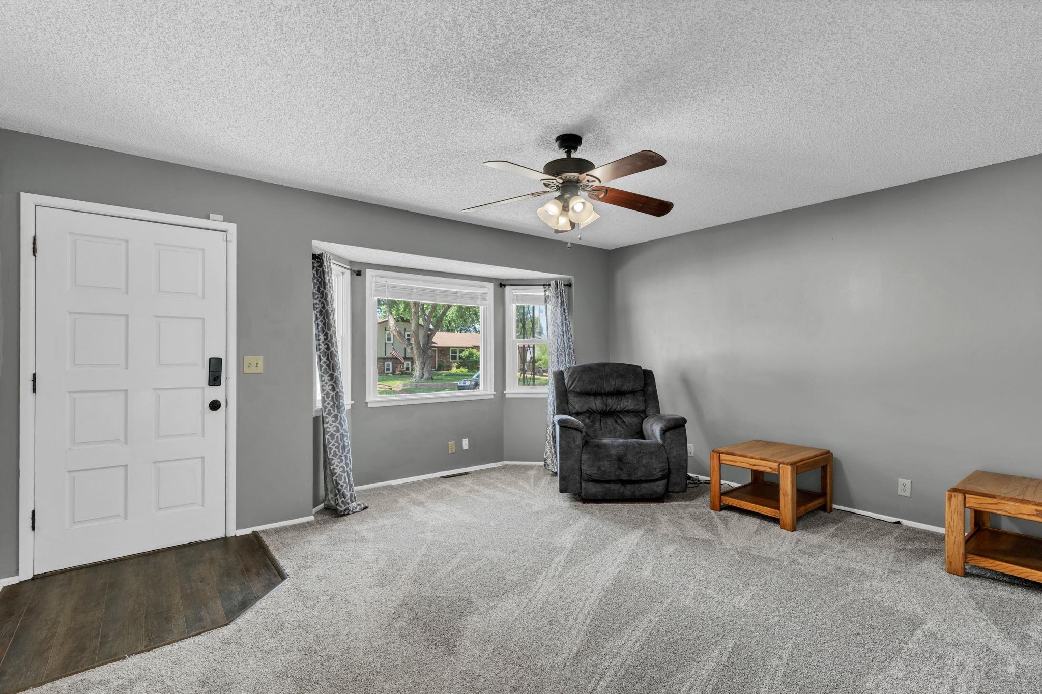 1506 N Glenhurst St Property Photo 2