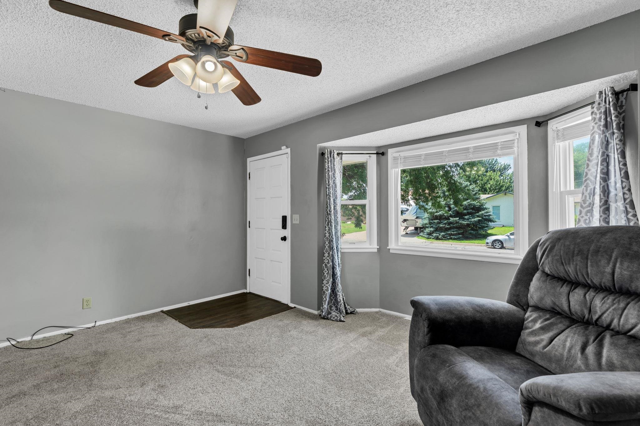 1506 N Glenhurst St Property Photo 3