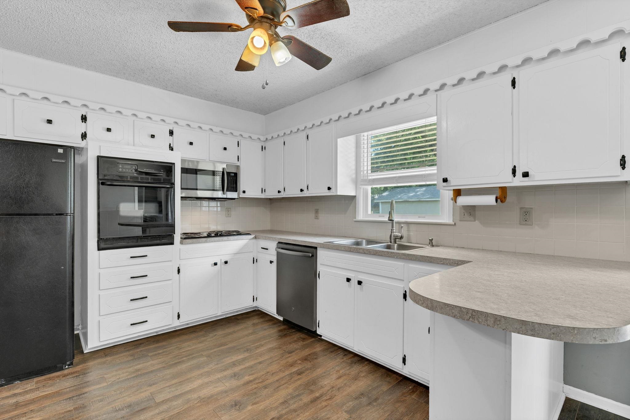 1506 N Glenhurst St Property Photo 6